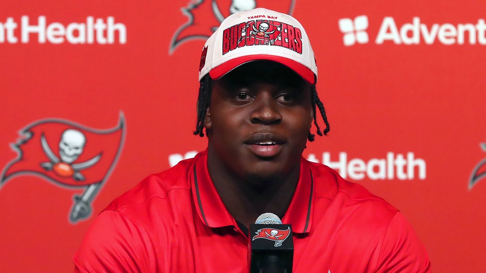 <strong>19. Pick: Calijah Kancey (DT, Tampa Bay Buccaneers)</strong><br>- Vertrag unterschrieben:&nbsp;ja<br>- Signing Bonus:&nbsp;7.540.709 Dollar<br>- Gesamtgehalt:&nbsp;14.493.475 Dollar