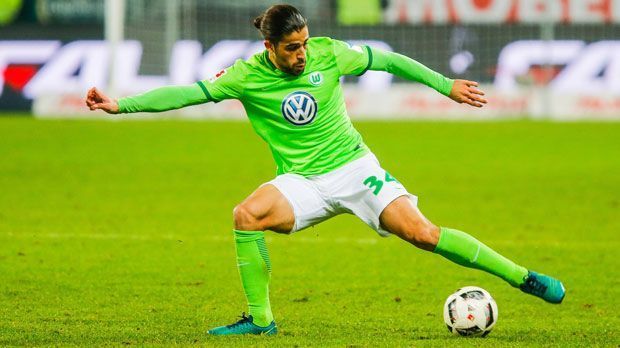 
                <strong>Ricardo Rodriguez - Wolfsburg</strong><br>
                Verteidiger Ricardo Rodriguez soll laut "Bild" bei Inter und AC Mailand auf dem Zettel stehen. 
              