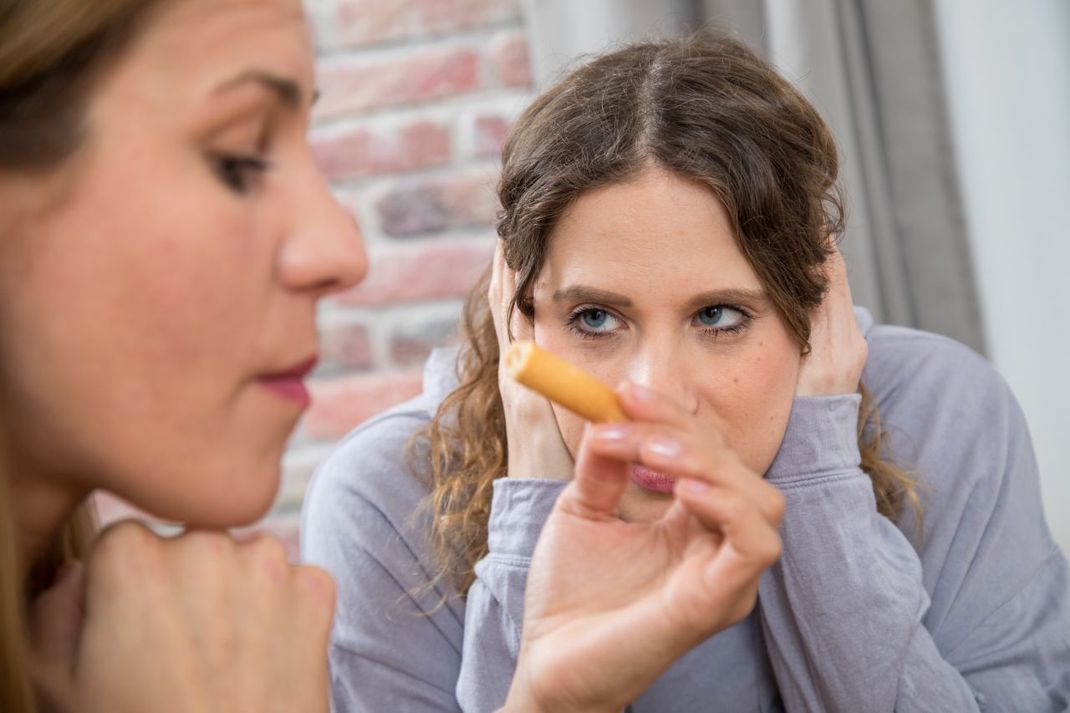 Die Konfrontation mit Triggern scheint Misophoniker:innen nur in Momenten der Entspannung zu helfen. Unter Stress droht Betroffenen sogar eine Verstärkung der Trigger.