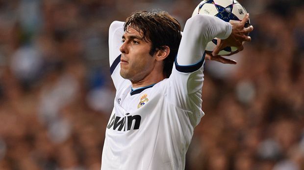 
                <strong>Kaka</strong><br>
                Kaka: Für den Brasilianer legte Real Madrid 2009 satte 65 Millionen Euro auf den Tisch. Kaka war zu dieser Zeit der große Spielmacher beim AC Mailand. In Madrid kam er auch aufgrund von Verletzungen nur noch selten an seine frühere Form heran. Heute lässt er die Karriere in den USA bei Orlando City ausklingen.
              