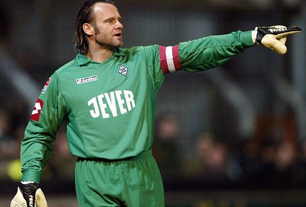 
                <strong>Jörg Stiel (Schweiz)</strong><br>
                ... Platz 10: Jörg Stiel. Vielleicht liegt es auch einfach daran, dass der Schweizer Landsmann Sommers selbst eine Gladbach-Vergangenheit hat und 89 Bundesliga-Spiele für die Fohlen absolvierte.
              