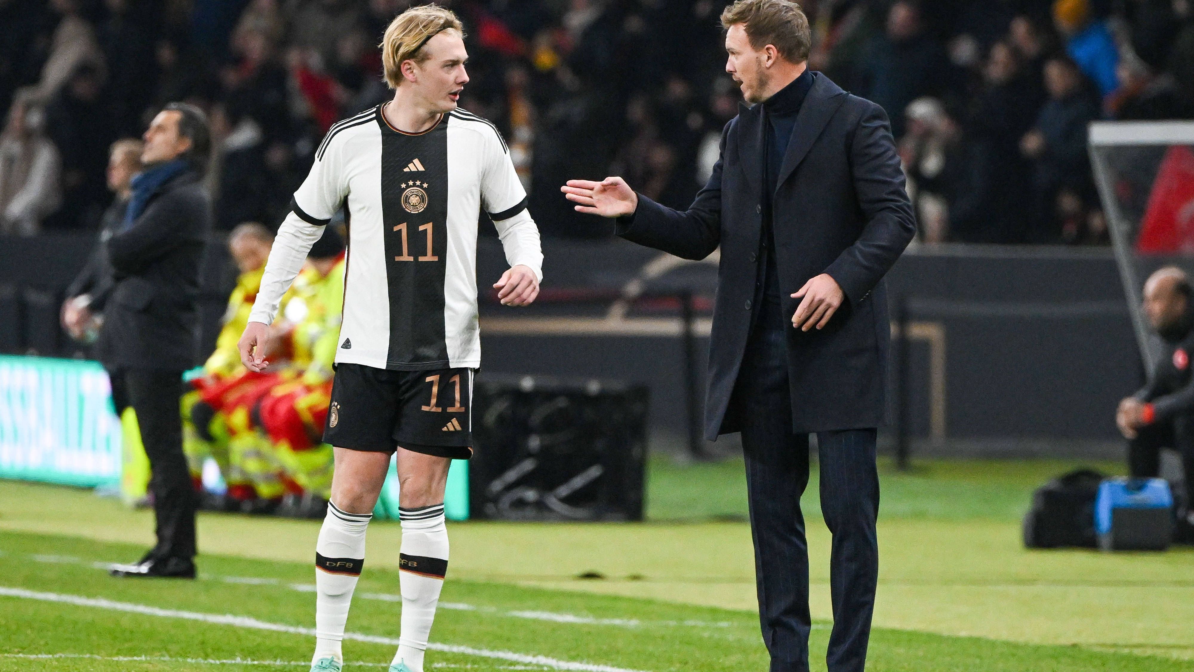 <strong>Julian Brandt</strong><br>Der Dortmunder sorgt anfangs zusammen mit Wirtz und Sane für reichlich Wirbel, ab Mitte der ersten Halbzeit erlahmt aber das deutsche Offensivspiel. Tritt zuvor bei einer guten Möglichkeit ein Luftloch (21.), macht zu oft einen Haken zu viel. Vergibt noch eine Riesenchance auf das 3:3. Wird nach 82 Minten von Ducksch ersetzt. <strong><em>ran</em>-Note: 4</strong>