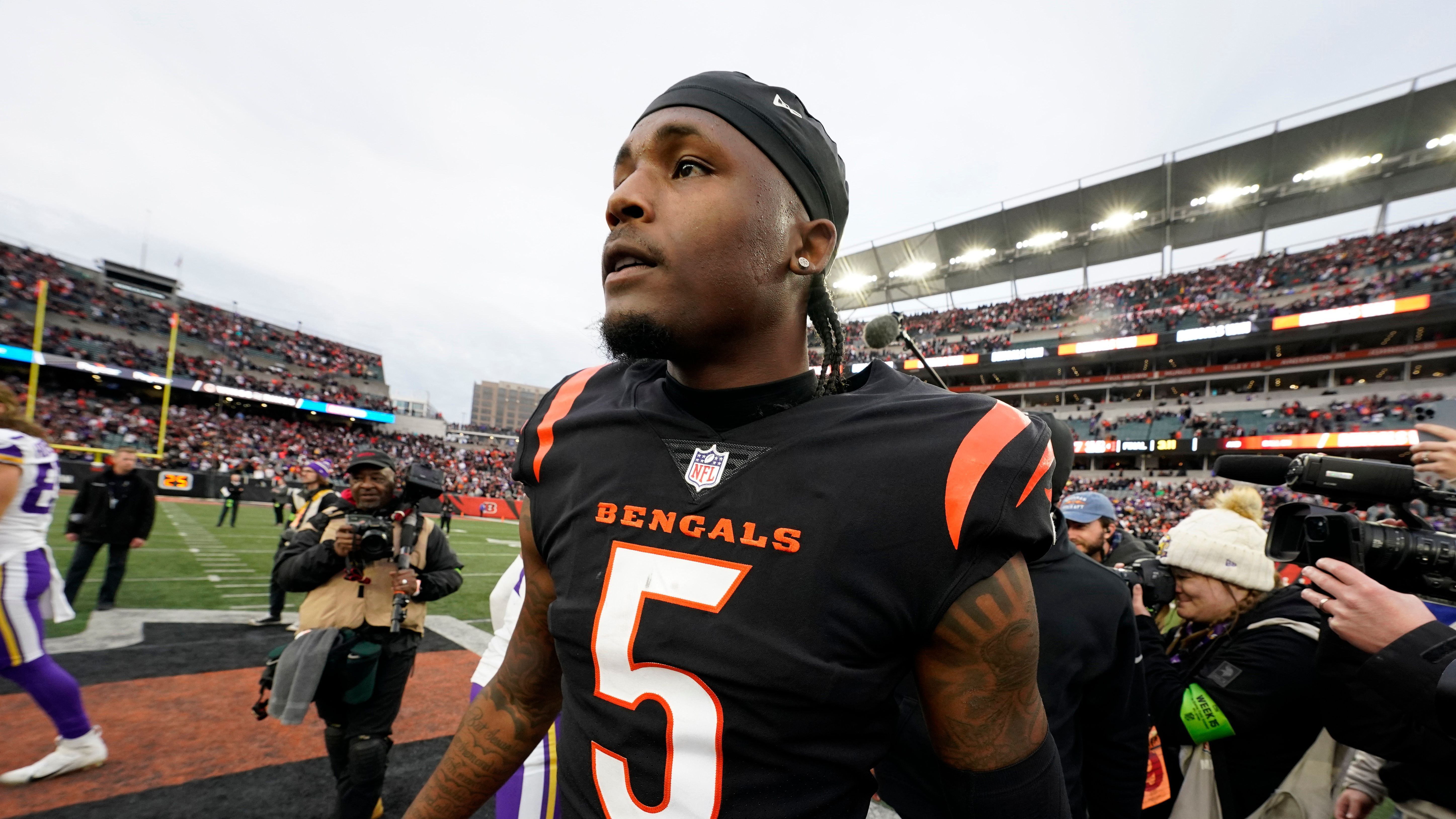 <strong>Tee Higgins (Cincinnati Bengals)</strong><br>Die Cincinnati Bengals mussten in Week 1 gegen die New England Patriots ohne Tee Higgins auskommen. Der Wide Receiver leidet unter Oberschenkelproblemen und verpasste das Training am Freitag. Er sollte allerdings nicht allzu lange ausfallen.&nbsp;