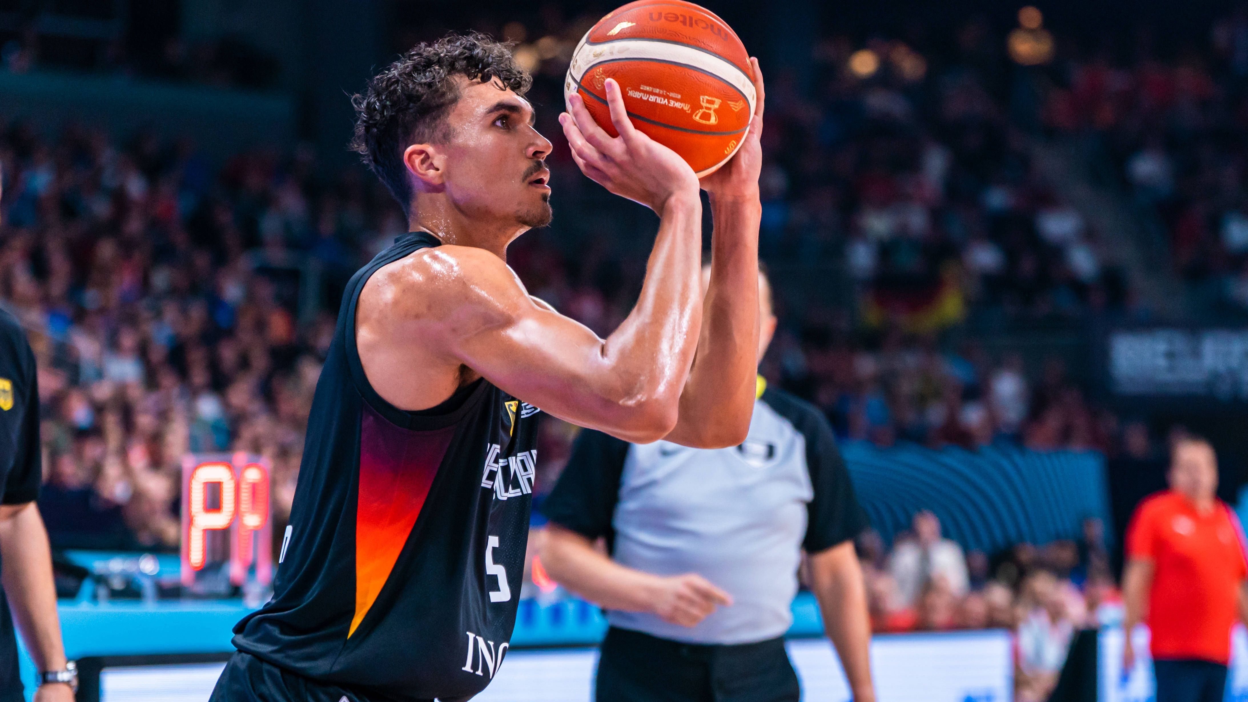 <strong>Tristan da Silva (Orlando Magic/USA)</strong><br>In seiner letzten Saison für die Colorado Buffaloes, bevor ihn die Orlando Magic an 18. Stelle in die NBA drafteten, gelang ihm etwas Seltenes: Im Spiel gegen die Pepperdine University erzielte er 22 Punkte, den Bestwert seines Teams, und blieb dabei ohne Fehlwurf. Er spielte ein perfektes Spiel – traf fünf von fünf aus dem Feld, darunter zwei von zwei Dreiern und verwandelte alle zehn Freiwürfe.