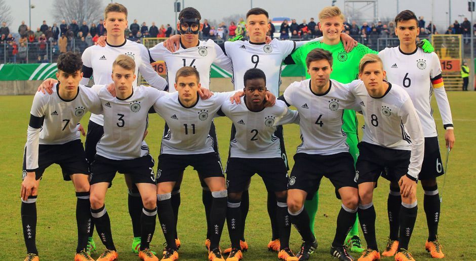 
                <strong>U17-EM: Die DFB-Stars von morgen</strong><br>
                Die deutschen Top-Talente wollen bei der U17-EM (5. bis 21. Mai) den Titel. Doch wer sind die Neuers, Götzes und Boatengs von morgen? Und was sagt der Trainer, Meikel Schönweitz, zu seinen Jungs? ran.de stellt den deutschen Kader vor (Quelle: dfb.de).
              