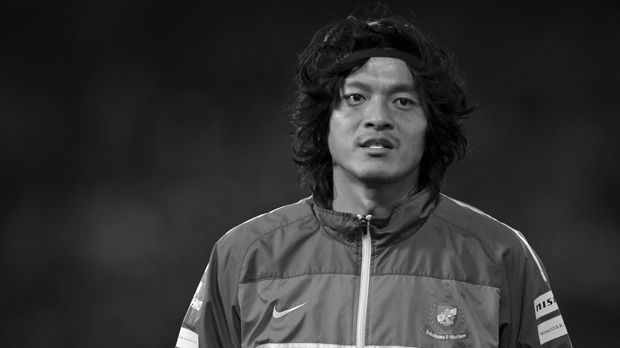 
                <strong>Naoki Matsuda</strong><br>
                Das Leben von Naoki Matsuda endete im August 2011 mit nur 34 Jahren. Im Anschluss an einen Kreislaufkollaps kämpfte der japanische Ex-Nationalspieler noch zwei Tage um sein Leben, verlor diesen Kampf jedoch. Matsuda stand zum Zeitpunkt seines Todes bei Matsumoto Yamaga unter Vertrag. 
              