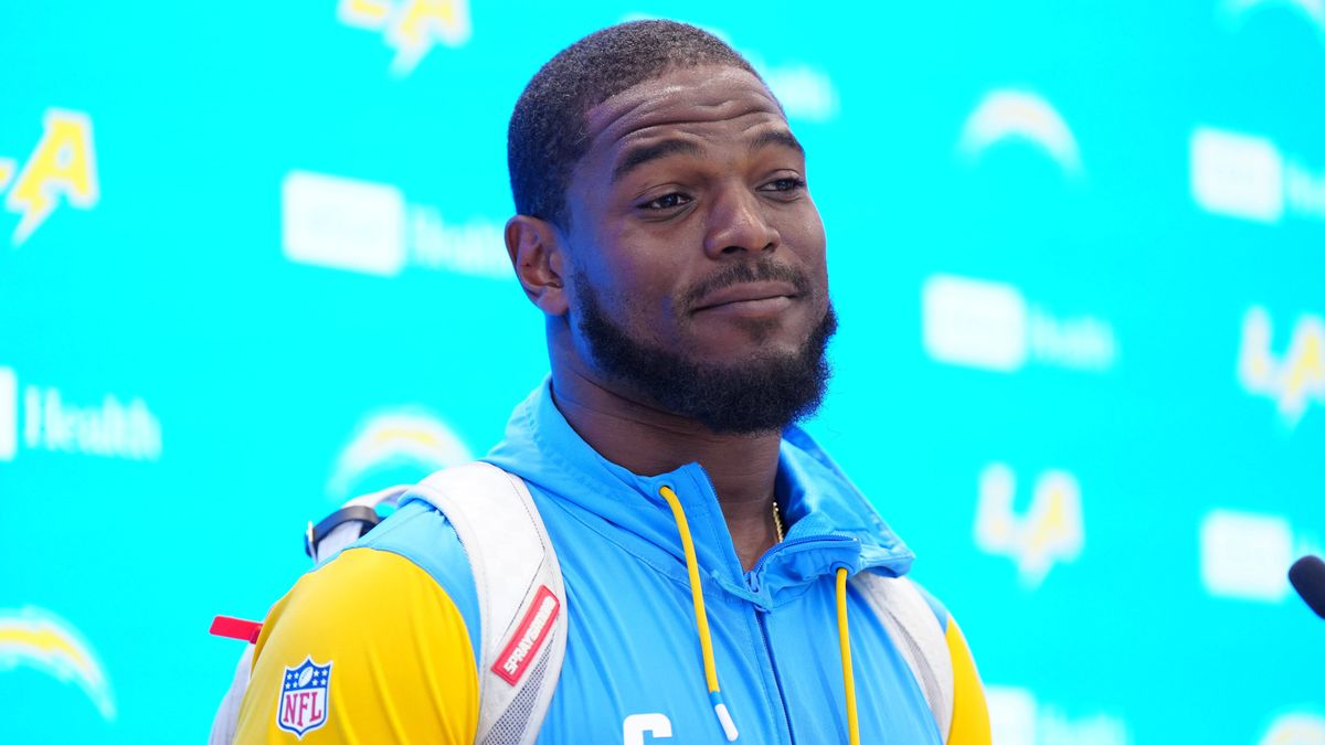 NFL, American Football Herren, USA Los Angeles Chargers Offseason Workout May 20, 2025; El Segundo, CA, USA; Los Angeles Chargers linebacker Denzel Perryman looks on at press conference, PK, Presse...