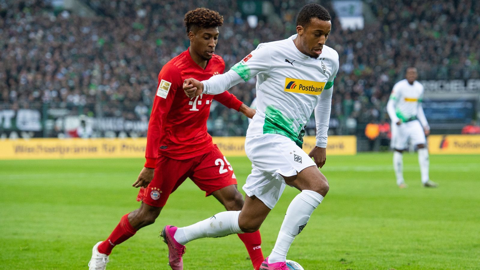 
                <strong>Alassane Plea (Borussia Mönchengladbach)</strong><br>
                Nach einem Ballverlust der Bayern an deren Strafraum fehlt ihm die Ruhe und Übersicht - so tritt Plea auf den Ball und die Chance verpufft. In der 41. Minute gibt er den ersten Gladbacher Torschuss ab. Danach kommt nicht mehr viel von ihm. Im Zweikampf mit Lewandowski verletzt sich der Franzose und muss direkt runter - dafür kommt Herrmann in die Partie. ran-Note: 4
              