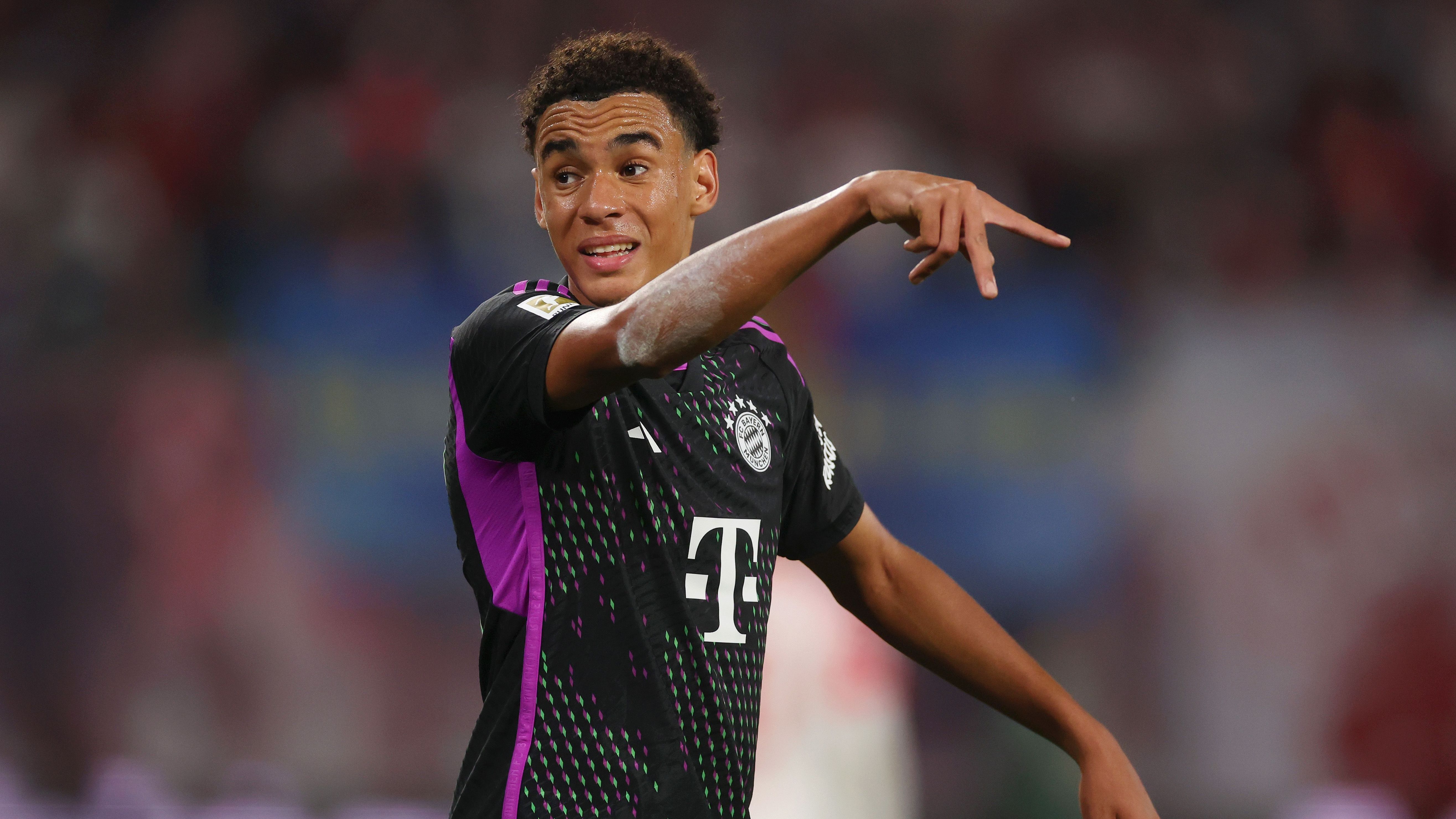 <strong>Jamal Musiala (FC Bayern München)</strong> <br>Drohen die Bayern einen ihrer Shootingstars zu verlieren? Nach Informationen der "Bild" will sich Manchester City intensiv um die Dienste von Jamal Musiala bemühen. Und die "Citizens" sollen nicht der einzige englische Top-Klub sein, der seine Fühler nach dem 20-Jährigen ausgestreckt hat...