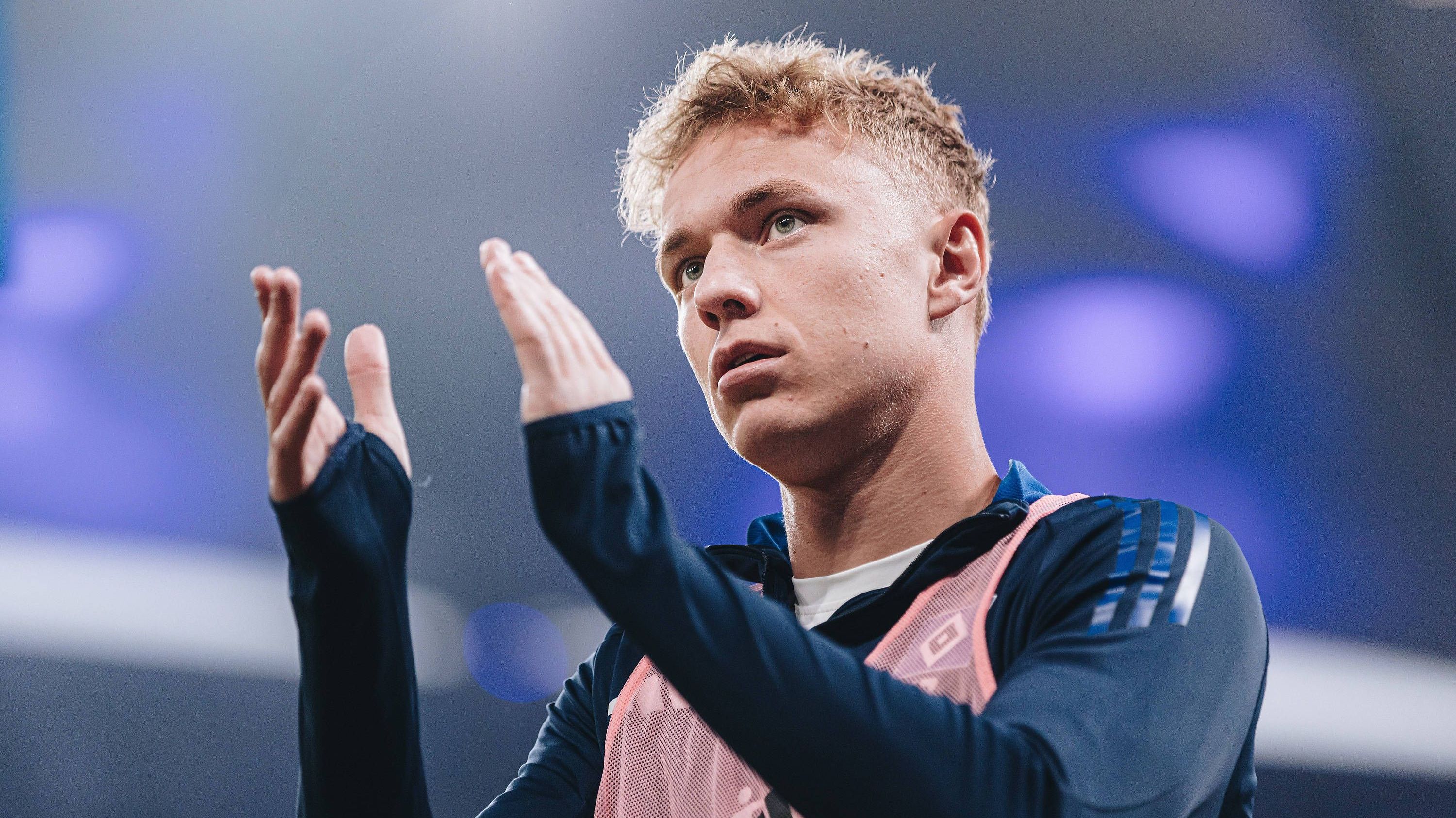 <strong>Adam Karabec (Hamburger SV) - Tschechien</strong><br>Der Mittelfeld-Youngster hat in der Aufstiegssaison 31 Pflichtspiele für den HSV bestritten. Oft kam er dabei aber nur von der Bank. Stand jetzt ist unklar, ob der HSV den 21-maligen tschechischen U21-Nationalspieler fest verpflichtet oder dieser zu Sparta Prag zurückkehren muss.