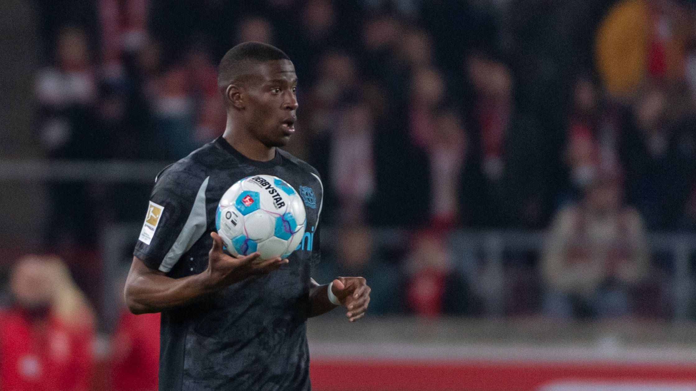 <strong>Nordi Mukiele (Rechtsverteidiger/Innenverteidiger)</strong><br>Der Franzose wurde vor der Saison von Paris Saint-Germain ausgeliehen und machte seinen Job lange solide. Er kannte die Bundesliga aus seiner Zeit in Leipzig. Vollends überzeugen konnte er nicht. Seine Gelb-Rote Karte im Hinspiel des Champions-League-Achtelfinals gegen die Bayern leitete das Ausscheiden ein.