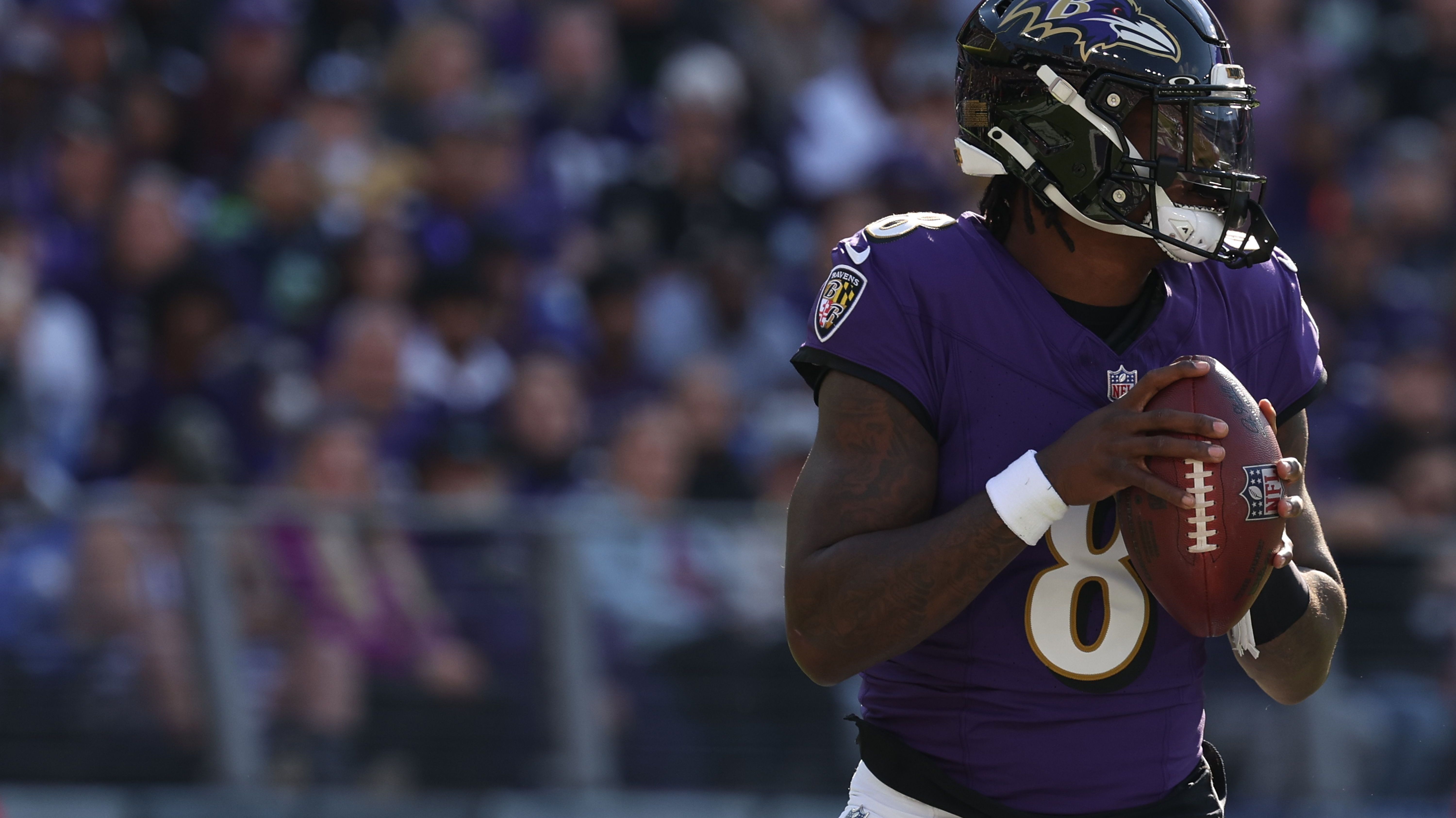 <strong>Lamar Jackson (Baltimore Ravens)<br></strong>Position: Quarterback<br>Quote: +350 (bei einem Einsatz von 100 US-Dollar beträgt der Gewinn 350 US-Dollar)