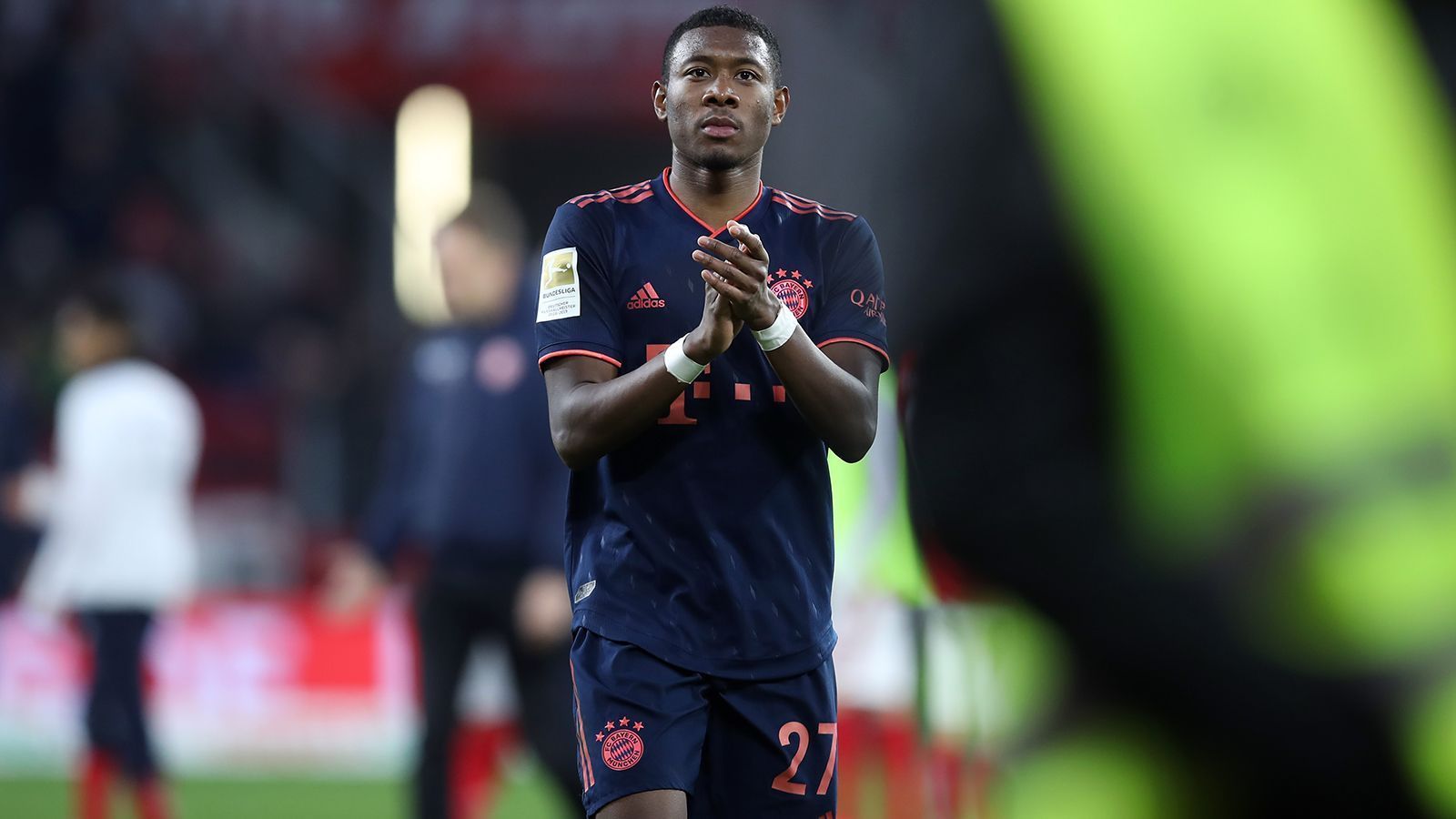 
                <strong>David Alaba</strong><br>
                In der Anfangsphase sehr auf Sicherheit bedacht, zieht in einigen Zweikämpfen den Kürzeren. Vor allem in der Spieleröffnung nicht so überzeugend wie in den vergangenen Wochen, wacht erst kurz vor der Halbzeit auf. Beim Gegentor durch Alario geht sein Spiel auf Abseits nicht auf. ran-Note: 3
              