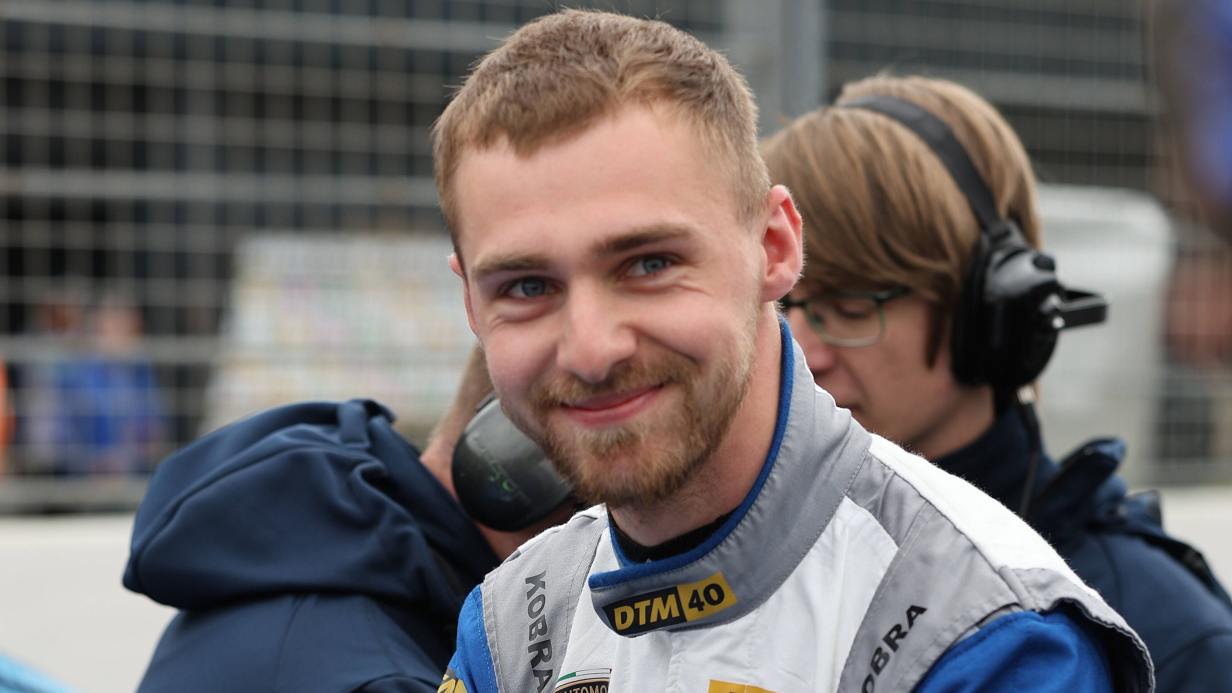 <strong>Platz 15: Maximilian Paul (Paul Motorsport)</strong><br>Es fehlt etwas die Glück und die Konstanz. Aber ohne die Daten eines Teamkollegen, schlägt sich der Einzelkämpfer der DTM solide. Paul ist phasenweise immer wieder dran, eine sehr starke Platzierung herauszufahren, ehe ihn wieder etwas stoppt. 20 Punkte nach vier Wochenenden bedeuten Platz 17 in der Fahrerwertung - punktgleich mit Schmid.