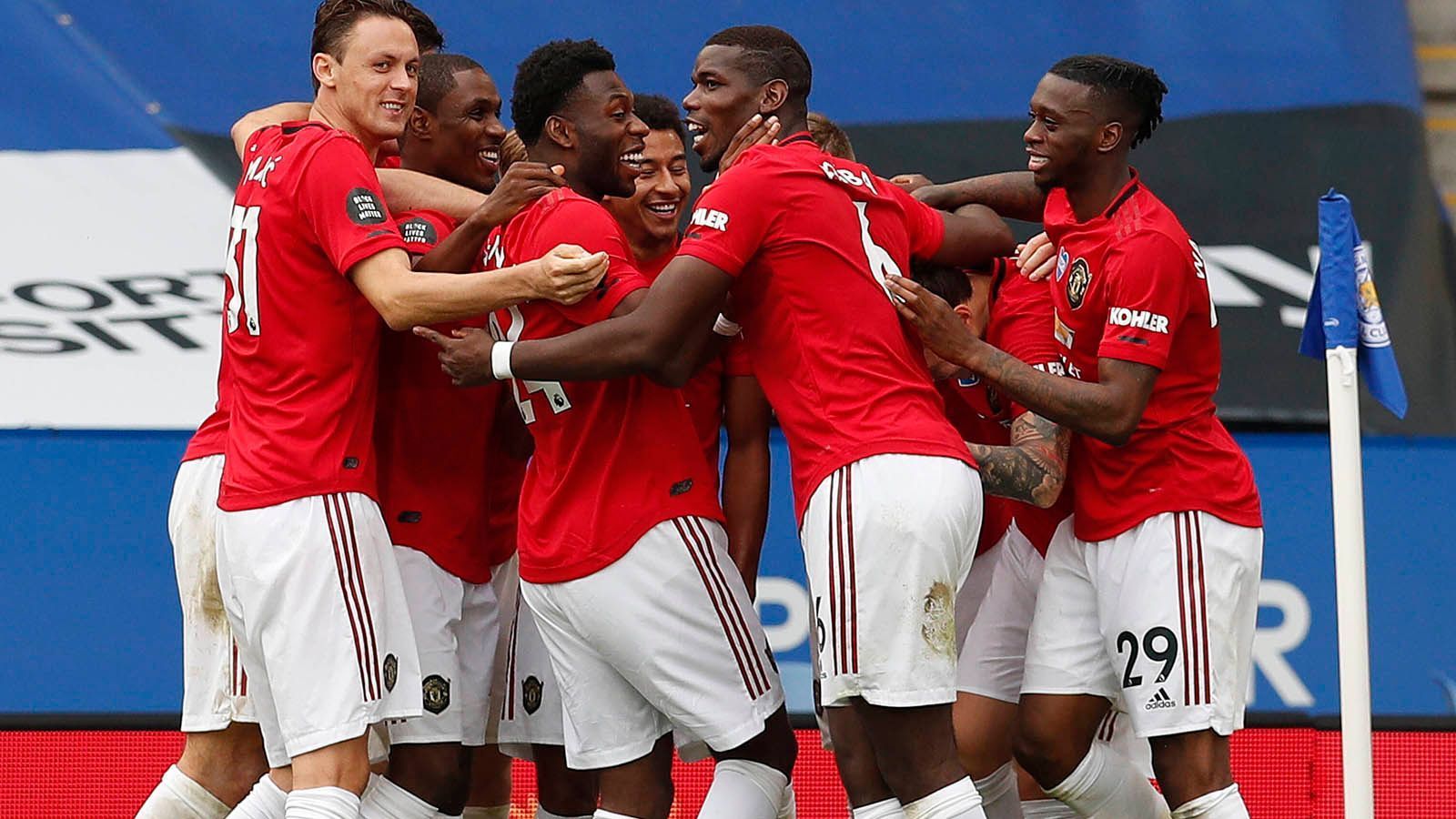 
                <strong>Platz 3 – Manchester United</strong><br>
                Wert: 3,81 Milliarden DollarBesitzer: Glazer-FamilieKaufpreis: 1,4 Milliarden Dollar im Jahr 2005
              