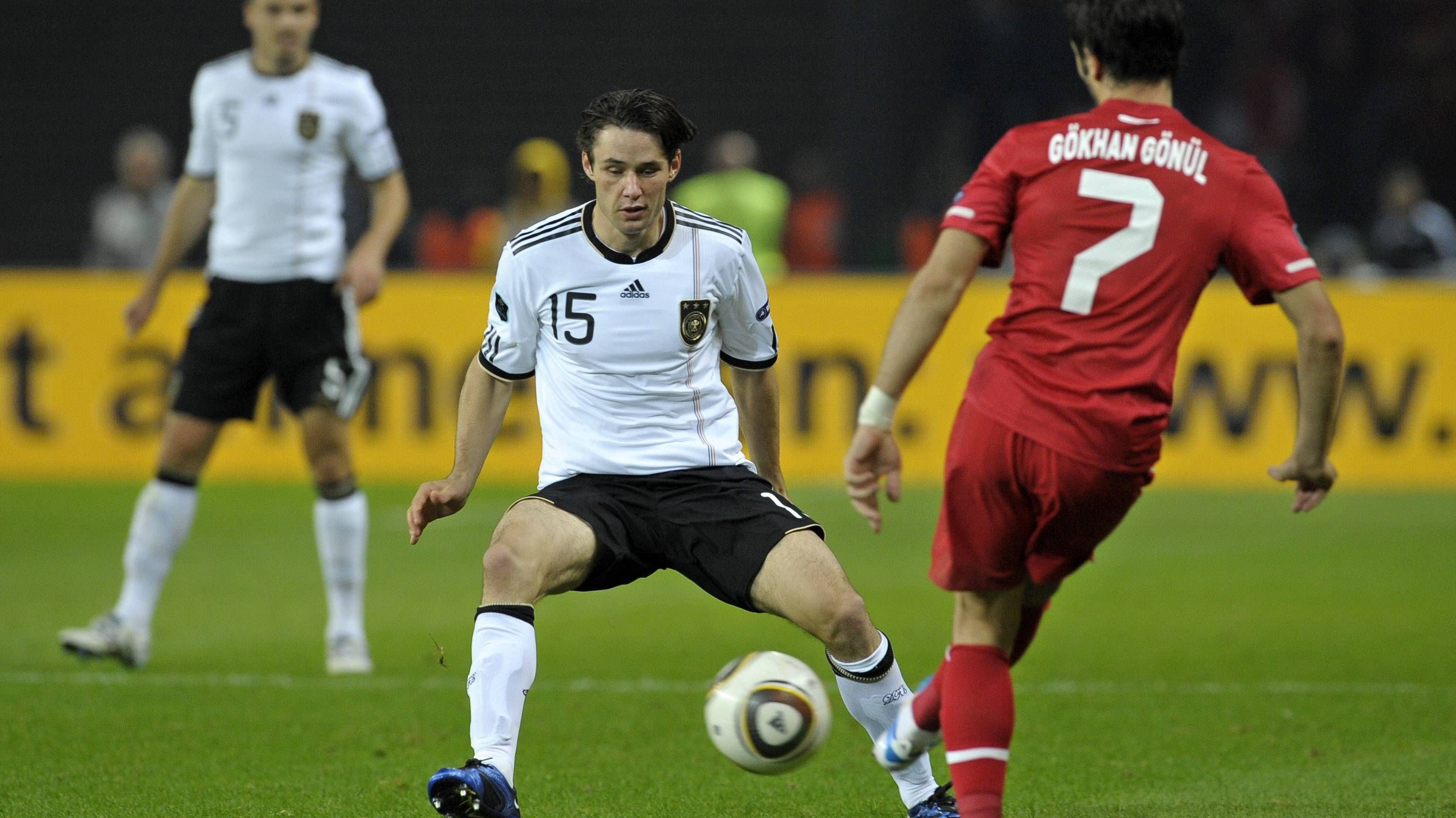 <strong>Einwechselspieler: Christian Träsch</strong><br>Aufgrund der überzeugenden Leistung des DFB-Teams entschied sich Löw gegen die Türkei, erst sehr spät zu wechseln. So kam der damalige Stuttgarter Mittelfeldspieler Christian Träsch als erster Joker erst in der 86. Minute aufs Feld. Es war der vierte von insgesamt zehn Länderspiel-Einsätzen für Träsch in dessen Laufbahn.&nbsp;
