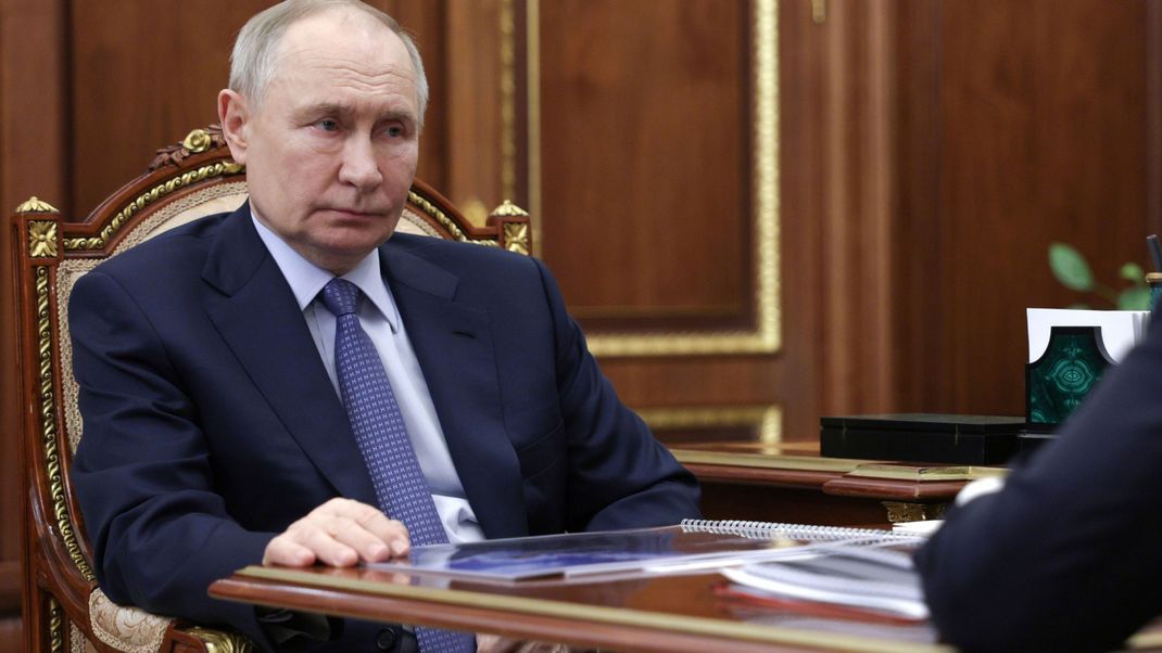Russlands Machthaber Wladimir Putin bei einem Treffen im Kreml