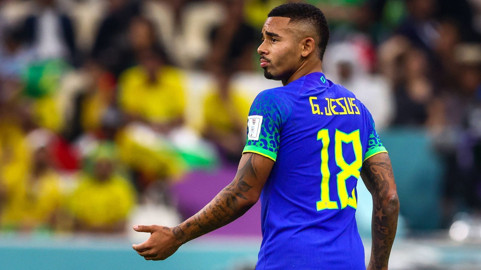 
                <strong>Gabriel Jesus (Brasilien)</strong><br>
                Rekord-Weltmeister Brasilien muss bereits seit Beginn der K.o.-Phase in Katar auf Stürmer Gabriel Jesus verzichten. Nach Angaben des Fußball-Verbandes erlitt der Arsenal-Profi eine Knieverletzung, weshalb er der "Selecao" im weiteren Turnierverlauf nicht helfen kann. Bei der WM-Endrunde in Katar kam der 25-Jährige in allen drei Vorrunden-Spielen zum Einsatz, blieb dabei ohne Tor.
              