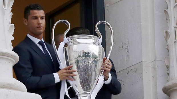 
                <strong>Ronaldo</strong><br>
                Von dem Rekordbetrag gibt es von der UEFA 761,9 Millionen Euro an festen Beträgen an die teilnehmenden Vereine: Sechs Millionen Euro sind es für die Achtelfinalisten, 6,5 Millionen Euro für die Viertelfinalisten, 7,5 Millionen Euro für die Halbfinalisten sowie elf Millionen Euro für den unterlegenen Finalisten und 15,5 Millionen Euro für den Sieger.
              