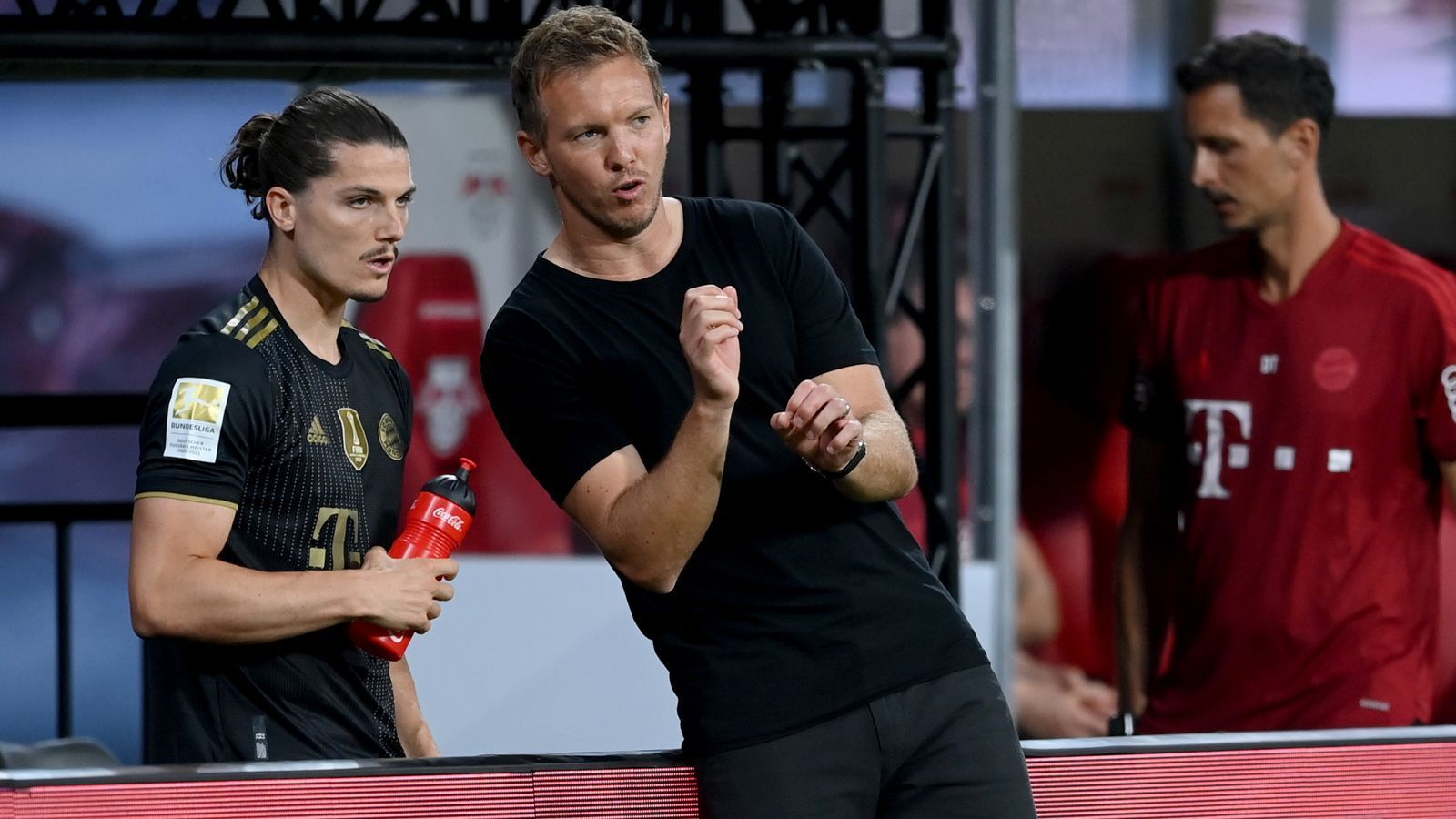 
                <strong>Marcel Sabitzer (FC Bayern München)</strong><br>
                Feiert sein Debüt für die Münchner und rückt für Goretzka ins Mittelfeldzentrum (59.). Hat einen schwierigen Stand gegen stärker werdende Leipziger. Rückt nach der Auswechslung von Müller weiter nach vorne. Vergibt die Chance zum ersten Tor für die Münchner kurz vor Spielende (88.).ran-Note: 4
              