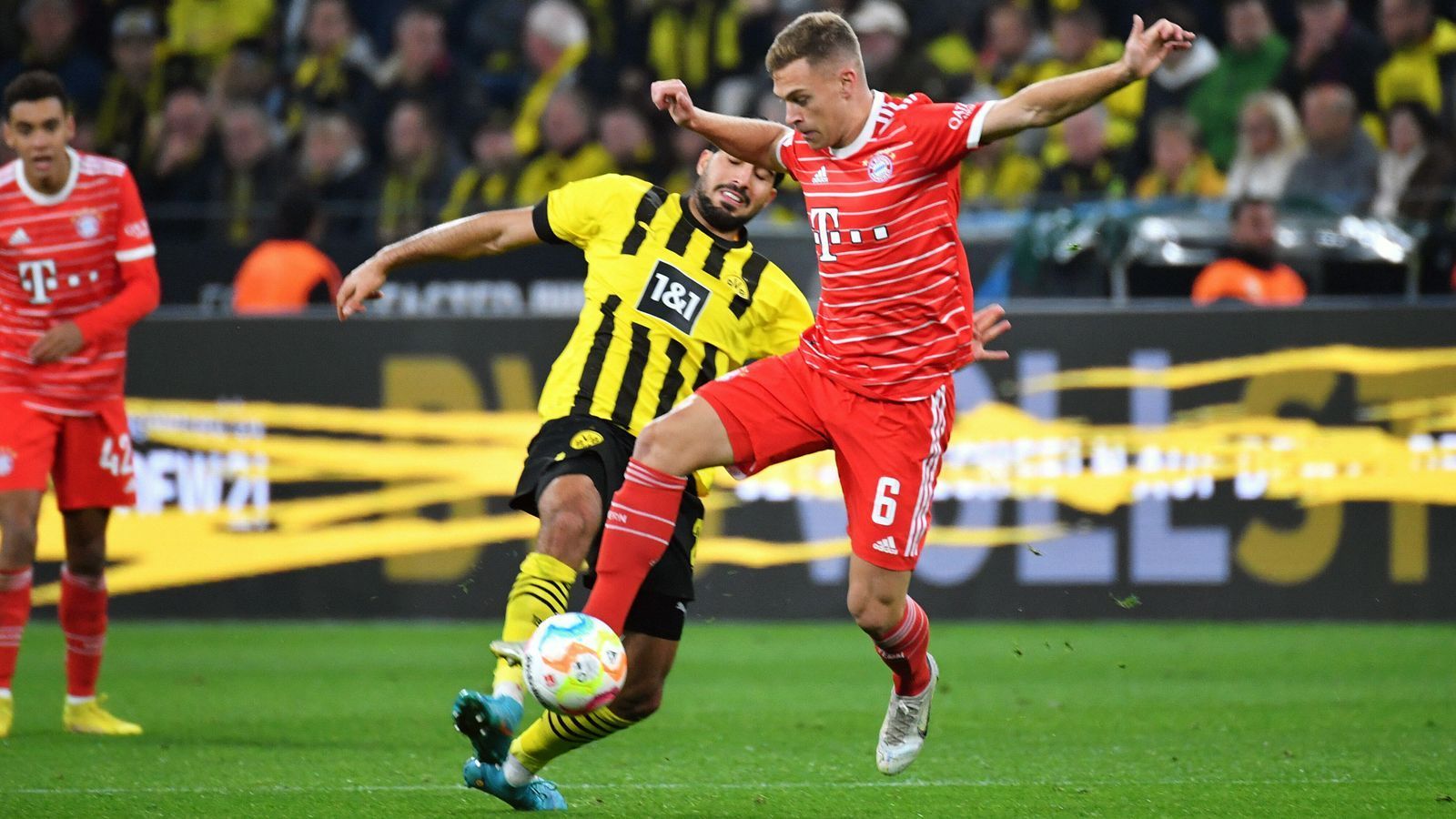 
                <strong>Joshua Kimmich</strong><br>
                Fügt sich nach überstandener Corona-Erkrankung und trotz Trainingsrückstands ohne Probleme ein. Macht das defensive Mittelfeld der Bayern zunächst noch kompakter, aber auch er sieht beim Gegentreffer nicht gut aus. ran-Note: 3
              