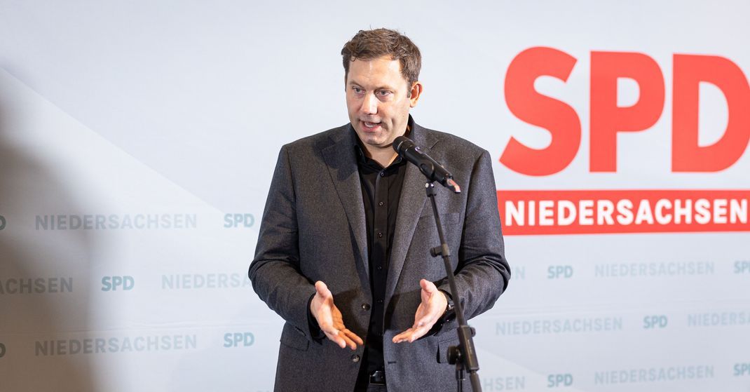 Lars Klingbeil (SPD) hat Grenzen in der Asylpolitik gezogen.