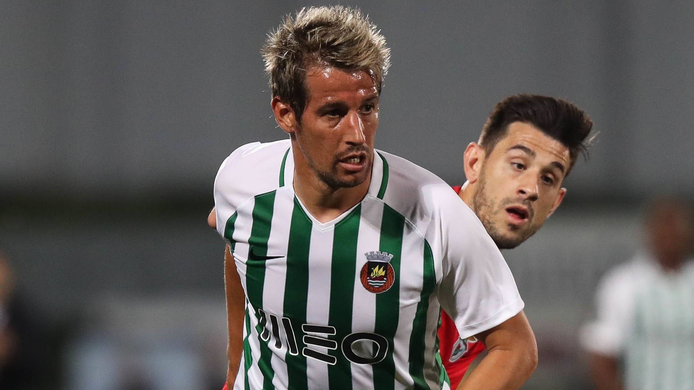 <strong>Fabio Coentrao</strong><br>Ex-Real-Profi Fabio Coentrao tritt in die Fußstapfen seines Vaters und wird Fischer. "Das Leben auf See ist keine Schande, wie viele Leute denken. Es ist ein Job wie jeder andere. Und nicht nur das. Das Meer ist wunderschön und wir brauchen es. Es muss Menschen geben, die hier arbeiten und der Beruf muss wie jeder andere respektiert werden", sagte Coentrao dem Sender "Empower Brand Channel".
