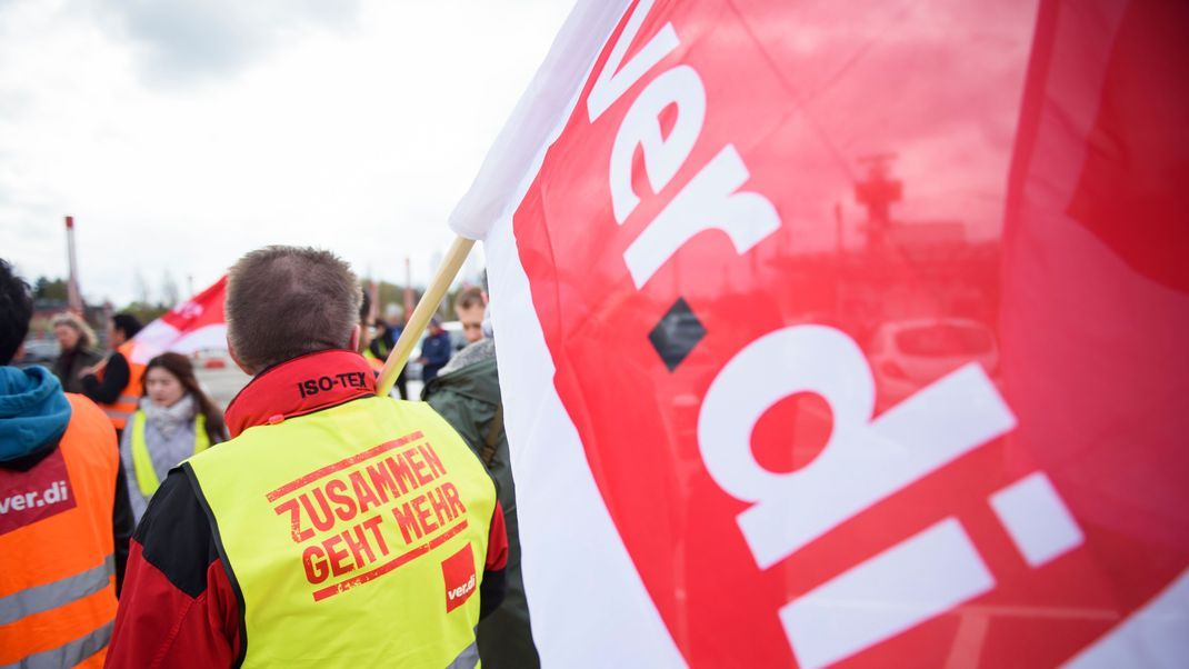 Die Gewerkschaft Verdi kündigte für Mittwoch (26. April) Warnstreiks für rund 40 Verkehrsbetriebe des Nahverkehrs an. 