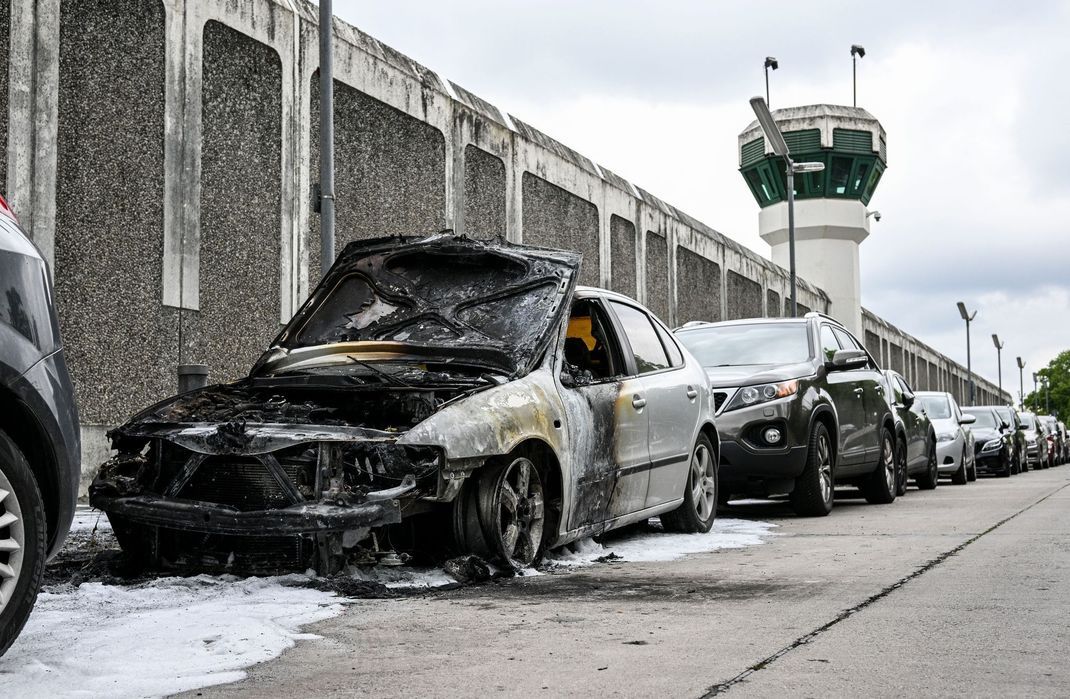 Vor Berliner Gefängnissen wurden mehrfach Autos angezündet. (Archivbild)