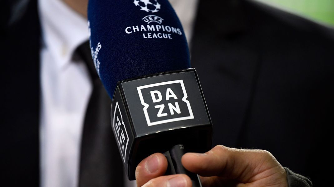 Der Internet-Anbieter DAZN hat sich das größte Rechtepaket an der Fußball-Champions League gesichert.