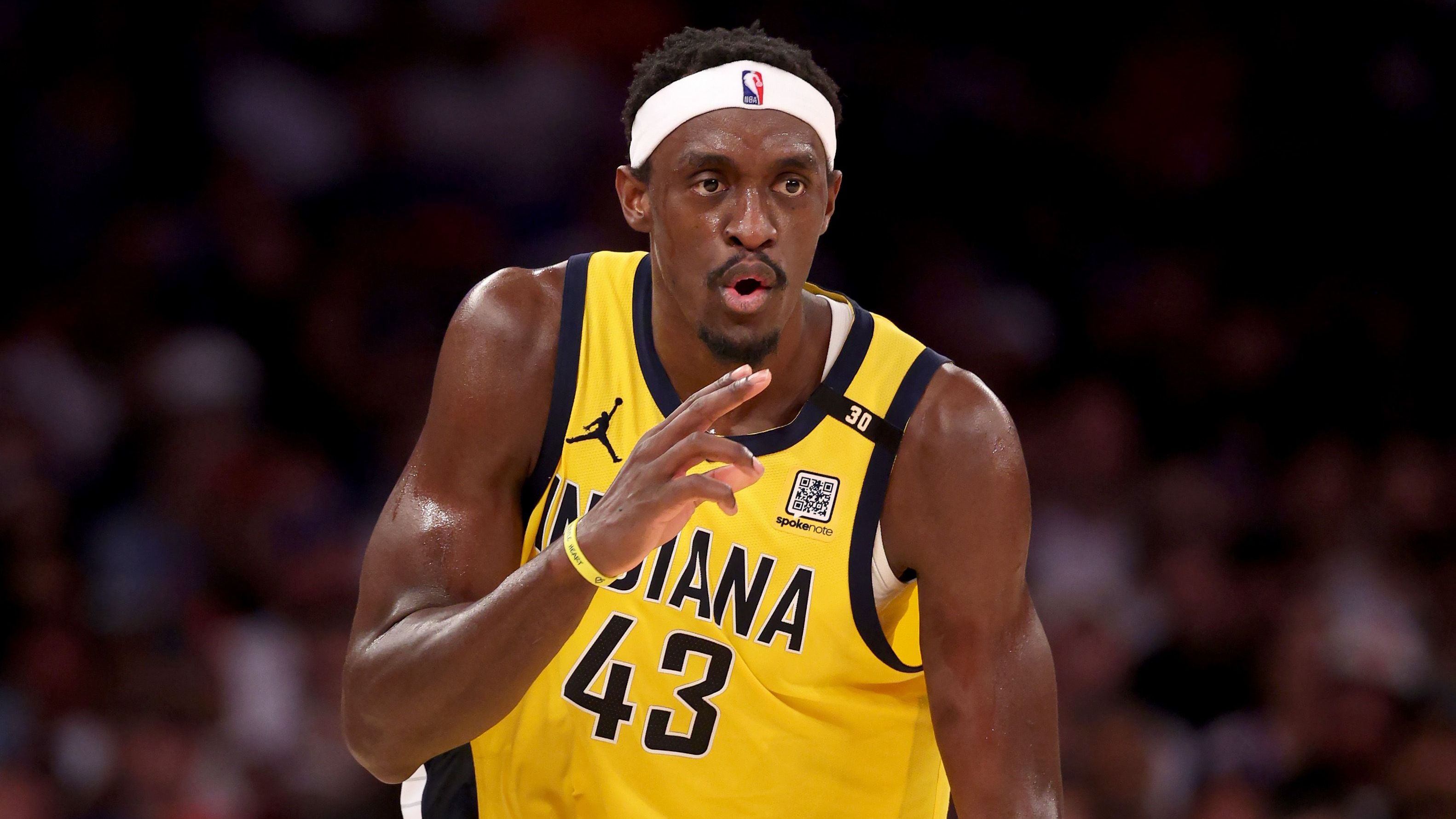 <strong>All-NBA Third Team: Pascal Siakam (Indiana Pacers)</strong><br>Mit dem In-Season-Trade für Pascal Siakam hat sich Indiana den zweiten Star in seine Mannschaft geholt. Und wie sich das gelohnt hat. Siakam ist ein guter Two-Way-Spieler, der zudem seinen eigenen Wurf kreieren kann. Gemeinsam mit Haliburton war er der wichtigste Spieler der Pacers. Seine Stats: 21,6 Punkte, 7,5 Rebounds und 3,8 Assists bei einer Quote von über 50 Prozent aus dem Feld.