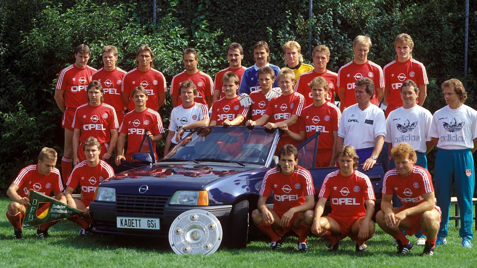 
                <strong>Heimtrikot der Saison 1989-91</strong><br>
                
              