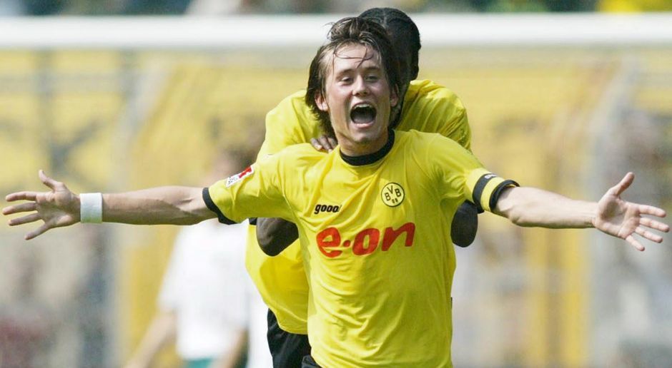 
                <strong>2001 - Tomas Rosicky zu Borussia Dortmund (14,5 Mio.)</strong><br>
                Rosicky kam zur Rückrunde 2001 von Sparta Prag zum BVB. Er war zwar kein Schnäppchen, schlug dafür aber direkt ein. In der Folgesaison führte er den BVB als Mittelfeldmotor zur Meisterschaft und ins UEFA-Cup-Finale. 2006 zog es ihn dann für zehn Millionen zum FC Arsenal.
              