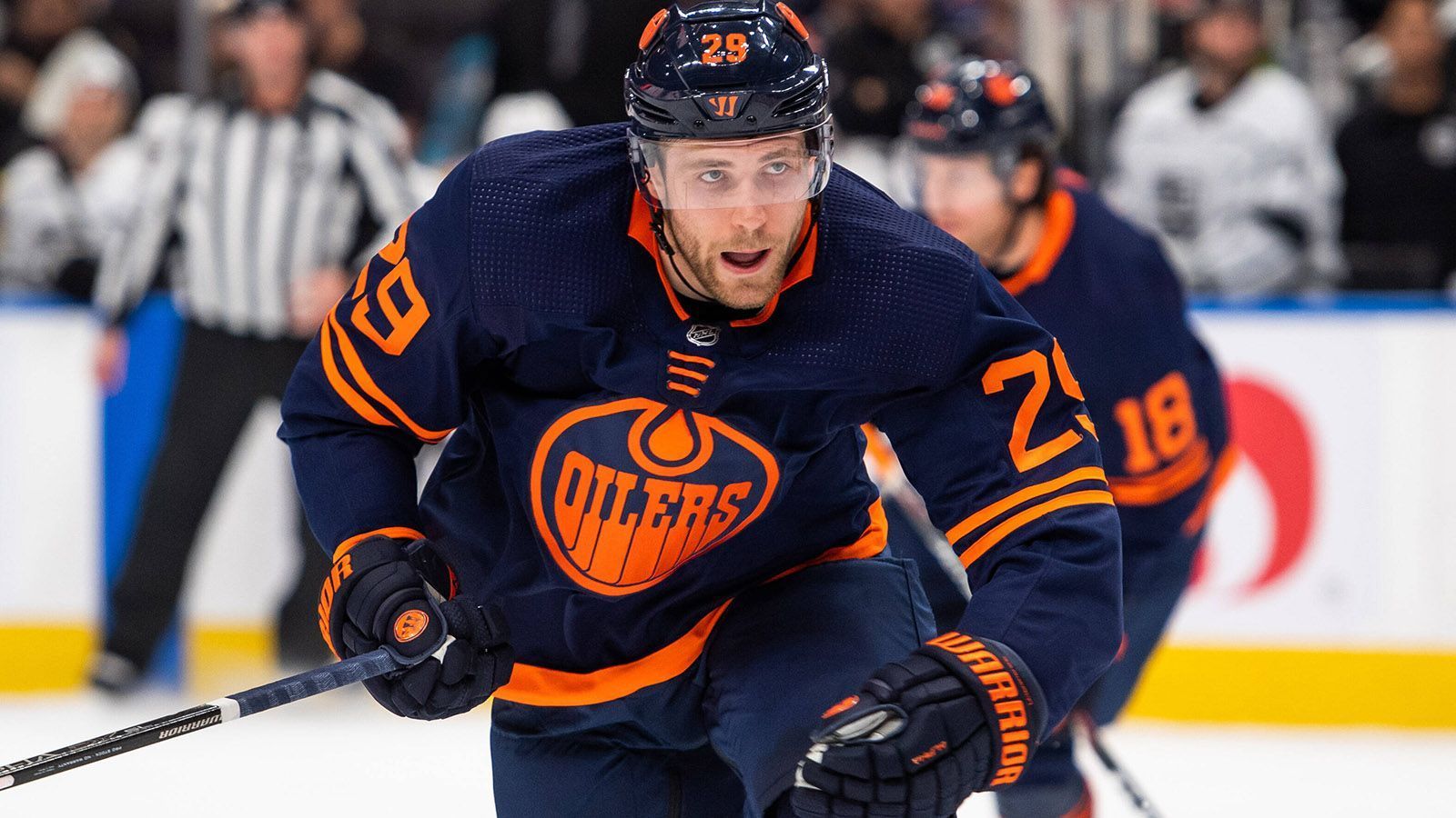 <strong>Die Rekorde und Meilensteine von Leon Draisaitl</strong><br>
                Nach dieser Rekordspielzeit unterschrieb Draisaitl einen Achtjahresvertrag bei den Oilers, der ihn auch zum bestbezahlten Deutschen in der NHL-Historie machte - mit einem durchschnittlichen Jahresgehalt von 8,5 Millionen Dollar. Sein Vertrag läuft noch bis zum Jahr 2025.&nbsp;
