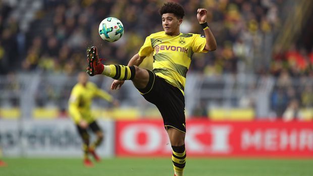 
                <strong>Jadon Sancho (Borussia Dortmund, geboren am: 25. März 2000)</strong><br>
                Immer noch 17 Jahre jung ist Dortmunds Flügelflitzer Jadon Sancho. Der Neuzugang von Manchester City kam in der bisherigen Saison schon zu einigen Bundesliga-Einsätzen für den BVB, bereitete dabei einen Treffer vor. "Für die erste Mannschaft vor der gelben Wand zu spielen, ist ein wahrgewordener Traum", sagte Sancho zuletzt der englischen "BBC". Vor seinem Wechsel in die Bundesliga gewann der Teenager mit der englischen U17 die Weltmeisterschaft in Indien. Auf dem Weg zum Titel erzielte Sancho drei Tore für die "Three Lions". Sein Vertrag in Dortmund läuft laut "transfermarkt.de" bis zum Sommer 2020, mit anschließender Option auf zwei weitere Spielzeiten. 
              