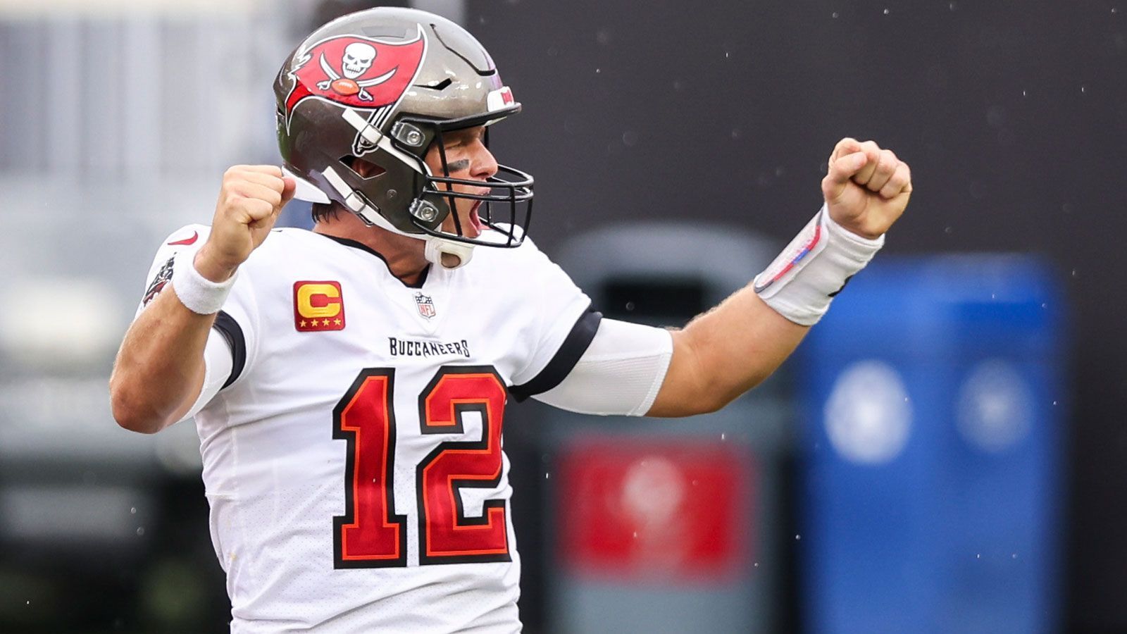 
                <strong>Bradys Bilanz gegen alle Teams</strong><br>
                Tom Brady ist der Quarterback mit den meisten Siegen in der NFL. Mittlerweile hat der 45-Jährige gegen jede Franchise der Liga mindestens einen Erfolg feiern können. Im Playoff-Duell gegen die Dallas Cowboys steckte er nun seine erste Niederlage ein. Seine Bilanz gegen jedes Team im Überblick. (Stand: 17. Januar 2023)
              