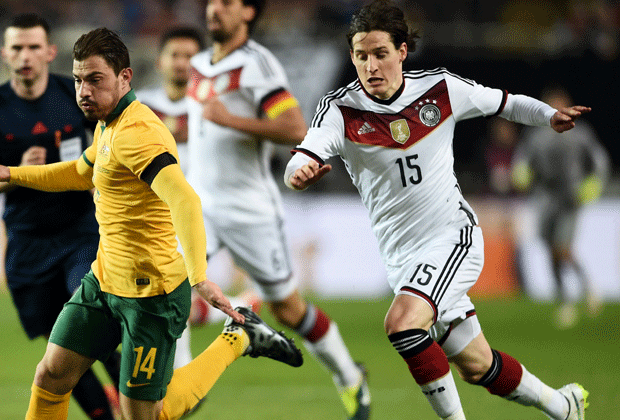 
                <strong>Sebastian Rudy</strong><br>
                Kommt nach der Halbzeitpause für Holger Badstuber ins Spiel und nimmt die rechte Position der Viererkette ein. Rudy hat gleich eine unglückliche Aktion, als er bei einem Konter der Gäste ins Stolpern kommt. Auch anschließend kriegt er kaum Sicherheit ins Spiel. ran-Note: 4
              