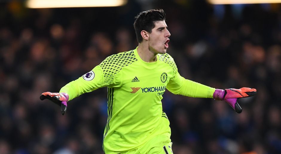 
                <strong>Thibaut Courtois (FC Chelsea)</strong><br>
                Ein weiterer Torwart auf Real Madrids Wunschzettel ist laut der Madrider Radiostation "Radio Onda Cero" Thibaut Courtois vom FC Chelsea. Zwischen den "Königlichen" und dem 24-jährigen Belgier, der zwischen 2011 und 2014 das Tor von Reals Stadtrivale Atletico gehütet hatte, haben angeblich bereits erste Gespräche stattgefunden.
              