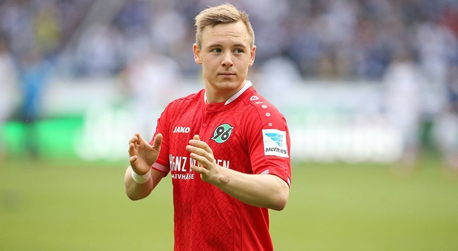 
                <strong>Hannover 96</strong><br>
                Uffe Bech gilt in Hannover als Streichkandidat Nummer eins. Der Abgang des 24-Jährigen könnte sich aber als schwierig erweisen, nachdem er sich Anfang Juli den Außenmeniskus gerissen hatte.
              