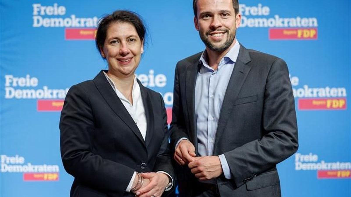 Die Landesvorsitzenden der FDP in Bayern Katja Hessel und Martin Hagen