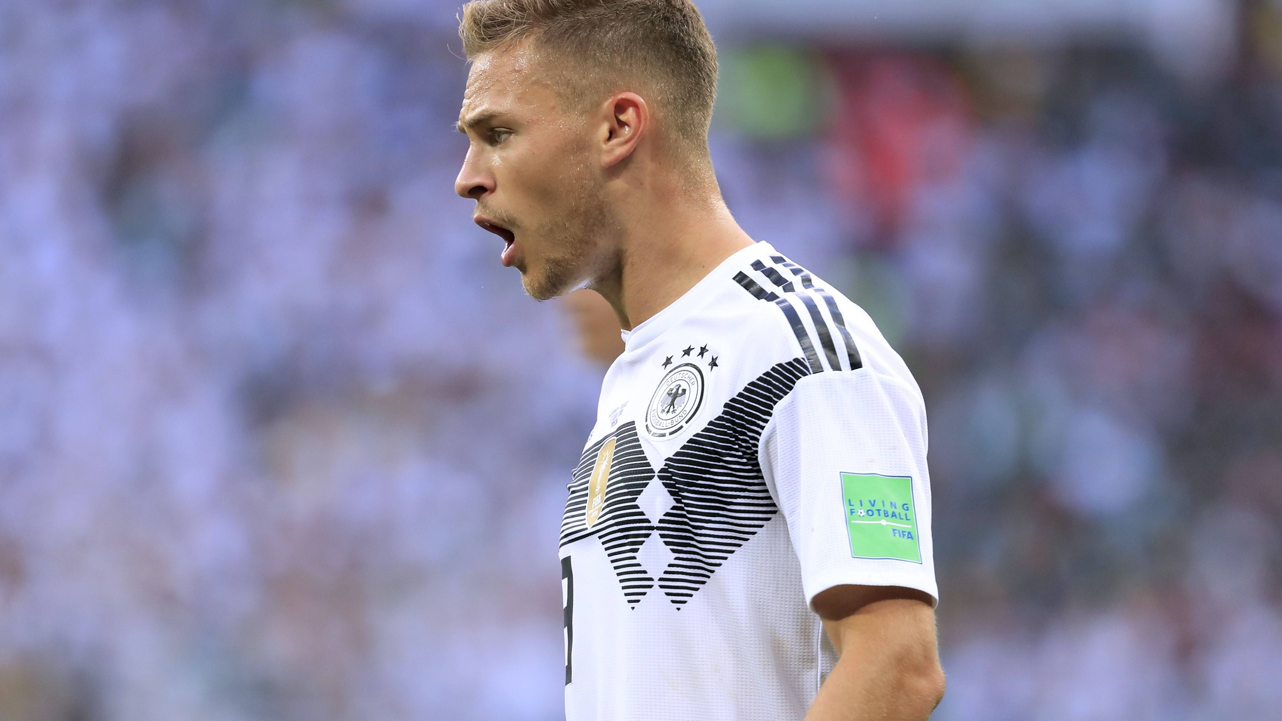 <strong>Abwehr: Joshua Kimmich&nbsp;(FC Bayern)</strong><br>Schon damals polarisierte Kimmich. So rechnete das ZDF vor, dass der mexikanische Torschütze Lozano vor dem 1:0 mit rund 30 km/h in Richtung deutsches Tor sprintete. Kimmich, damals noch Rechtsverteidiger, lief hingegen mit knapp 20 km/h zurück. Kurios: Schiedsrichter Alireza Faghani war laut ZDF-Berechnungen auf dem Weg zum DFB-Tor vier km/h schneller als Kimmich.