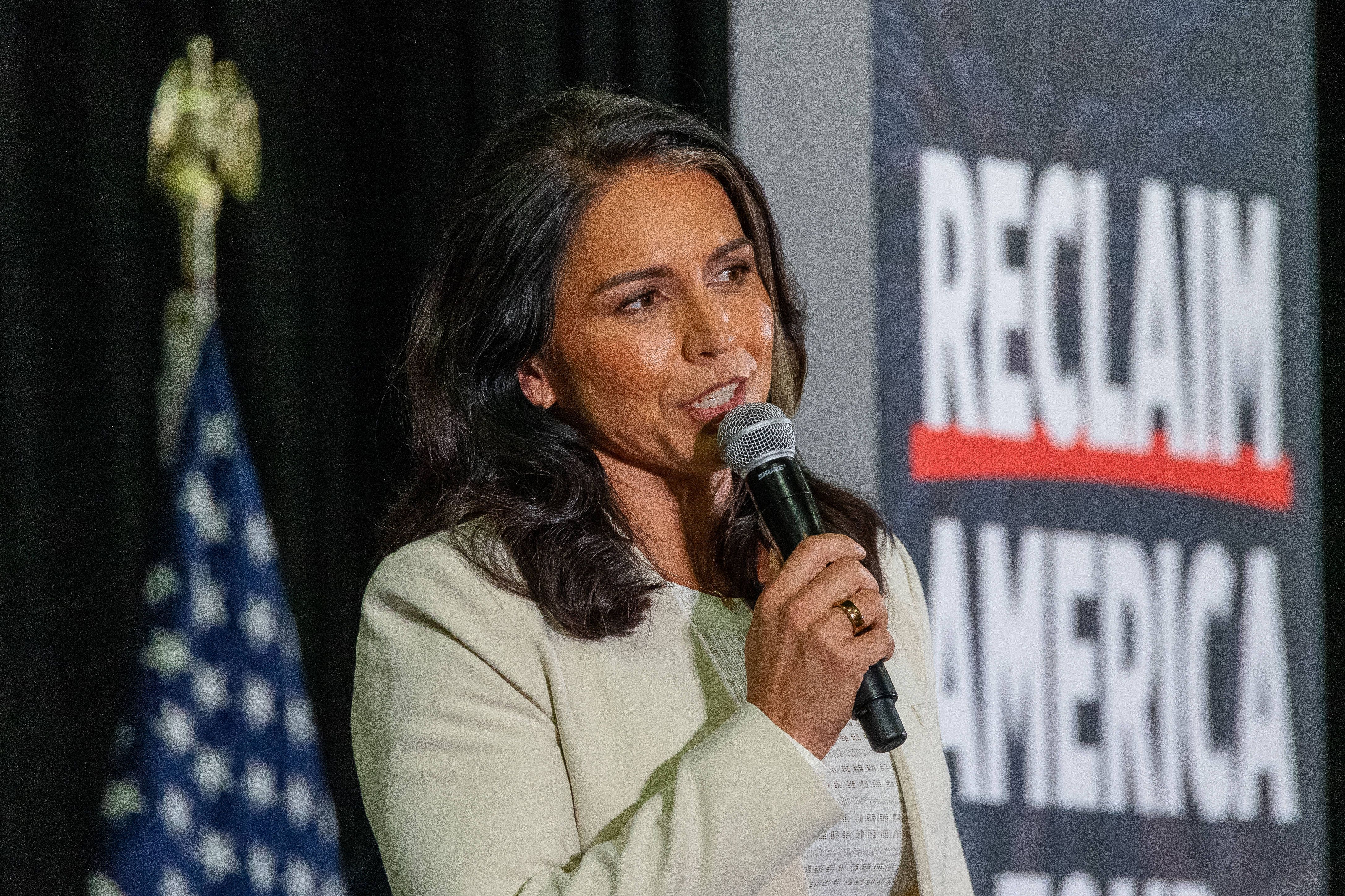 Für die ehemalige Kongressabgeordnete Tulsi Gabbard sieht Trump den Posten als US-Geheimdienstkoordinatorin vor. Bis 2021 saß sie noch für die Demokraten im US-Repräsentantenhaus.