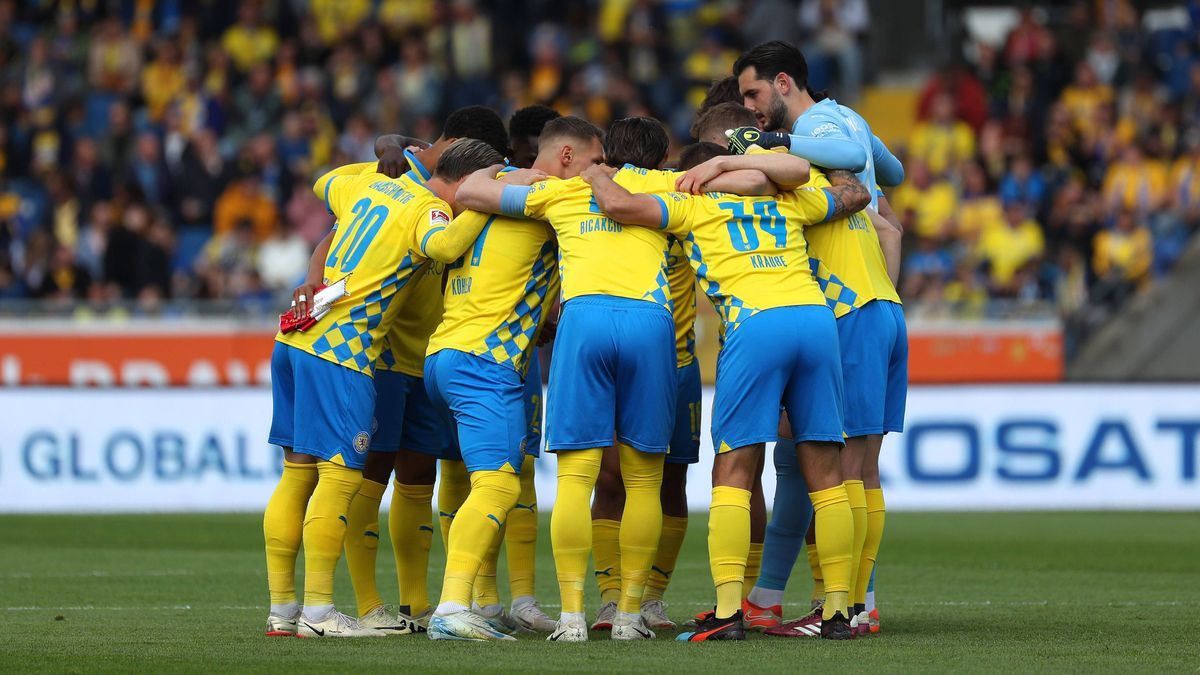 Braunschweig vs. Nürnberg, 2. BL Braunschweig, 18.05.2025, FUßBALL - Eintracht Braunschweig vs. 1. FC Nürnberg, 2. BL, Saison 2024 25. Vor dem Spiel im Kreis Braunschweig *** Braunschweig vs Nuremb...