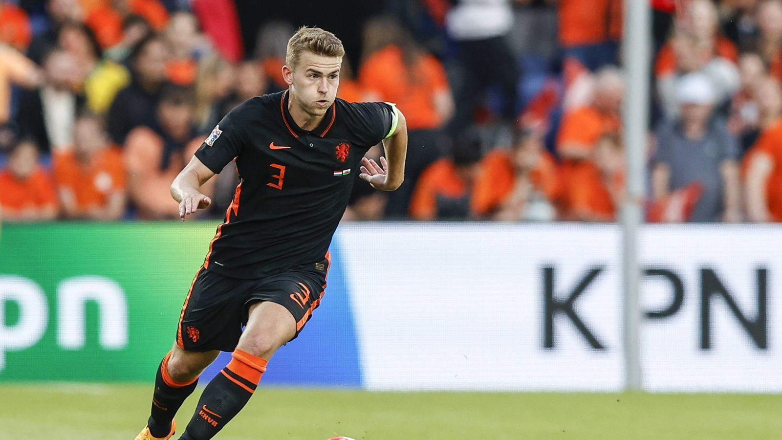 
                <strong>Niederlande</strong><br>
                &#x2022; Gesamtmarktwert: 587,25 Mio. Euro<br>&#x2022; Höchster Marktwert: Mathijs de Ligt (FC Bayern München, im Bild, 70 Mio. Euro)<br>&#x2022; Geringster Marktwert: Remko Pasveers (Ajax Amsterdam, 250.000 Euro)<br>
              