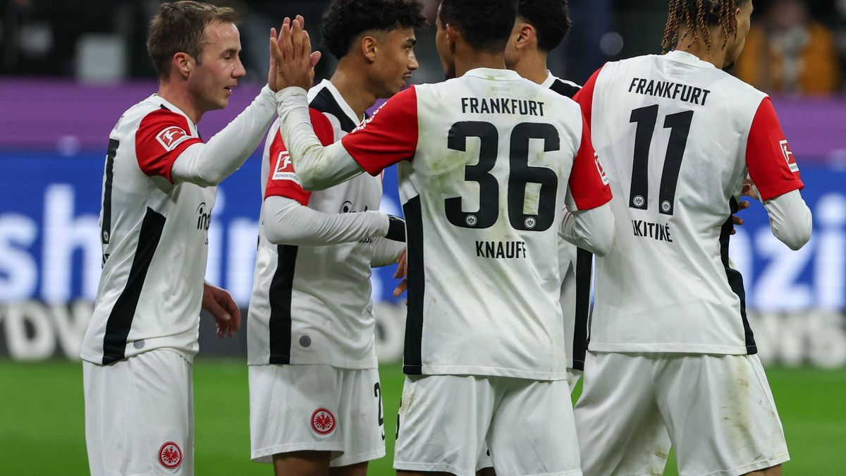 Fußball 1. Bundesliga - Eintracht Frankfurt - SV Werder Bremen am 23.11.2024 im Deutsche Bank Park in Frankfurt Jubel, Torjubel, Torschuetze, Torschütze Mario Götze Goetze Gotze (Frankfurt 27) jube...