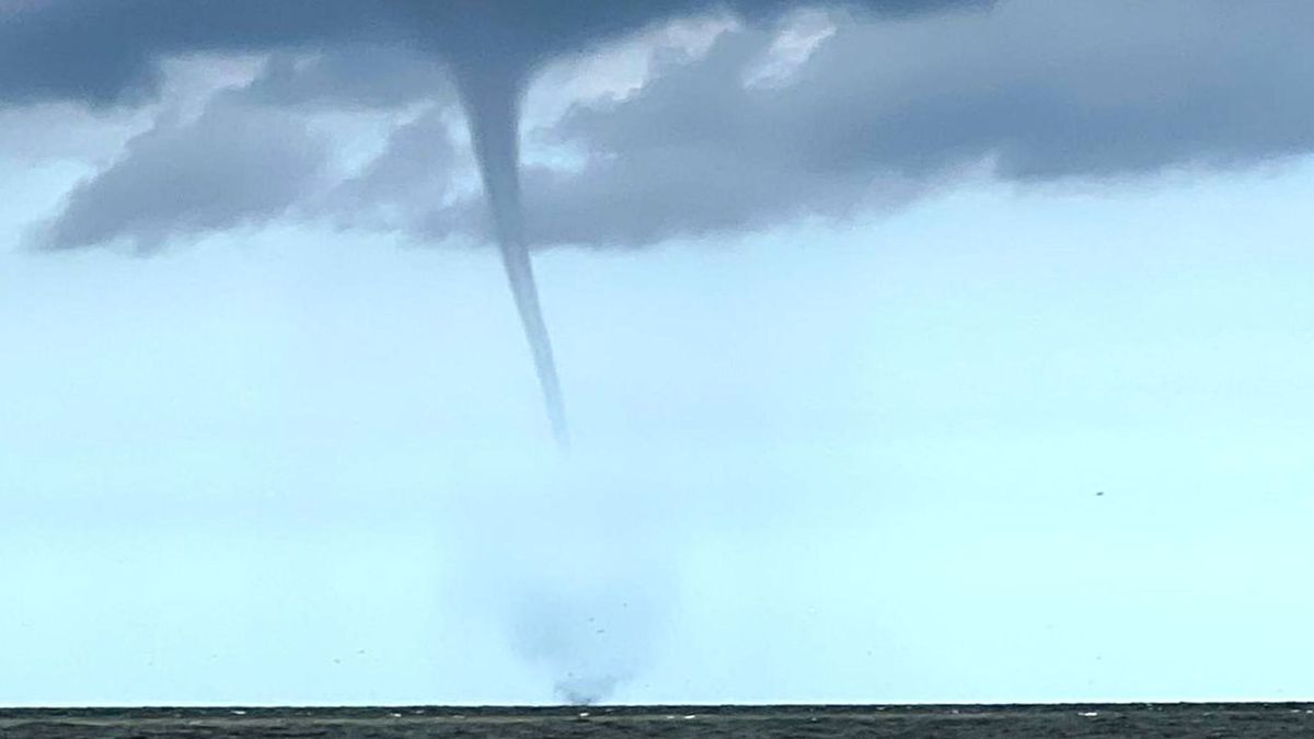 Mutßmaßlicher Tornado vor Borkum