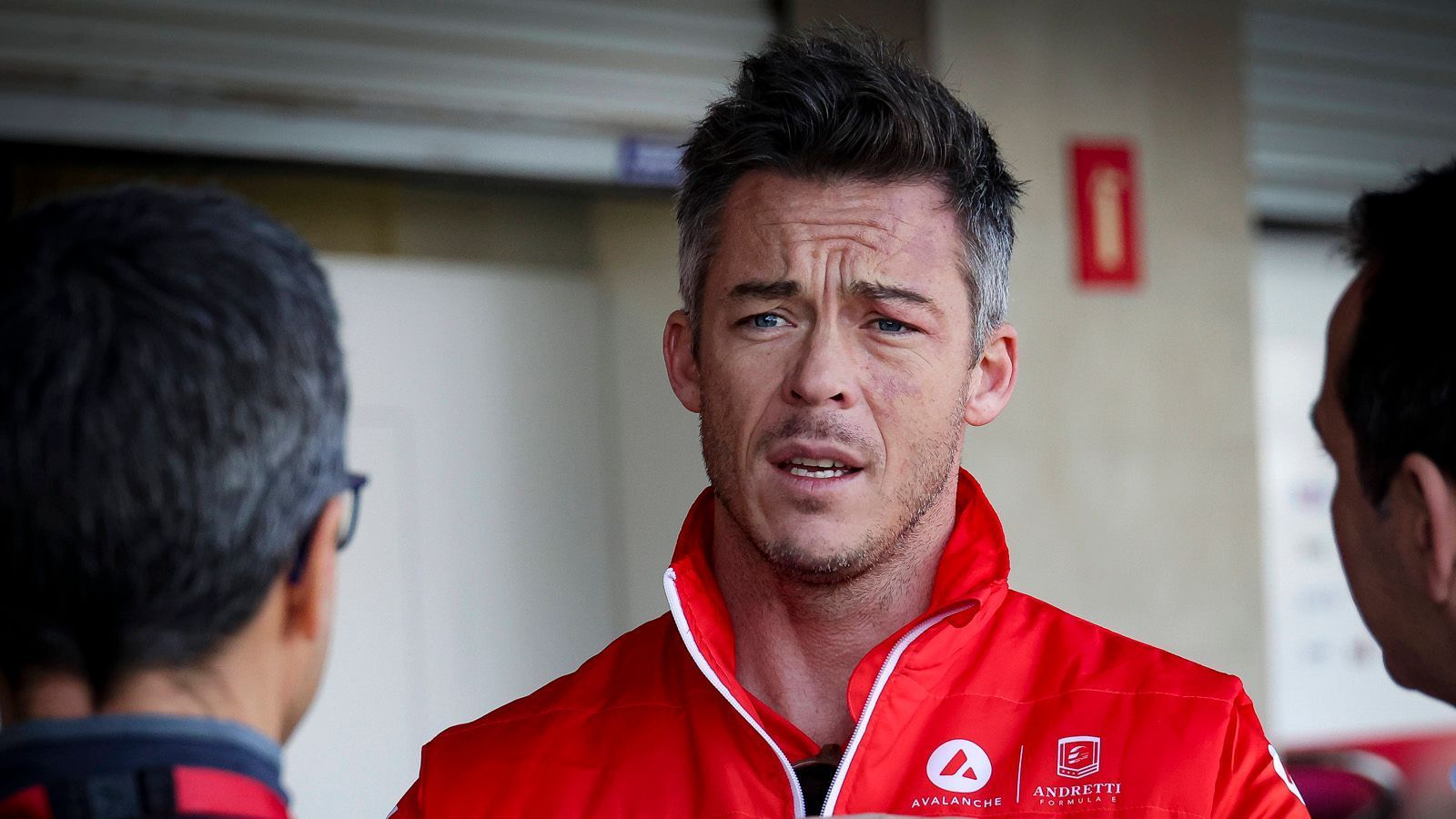 
                <strong>Andre Lotterer (Andretti)</strong><br>
                Das erste Saisonrennen gewann Jake Dennis vom Porsche-Kundenteam Andretti. Für das starke Gesamtergebnis sorgte auch Andre Lotterer, der in der Sommerpause von Porsche zu den US-Amerikanern gewechselt war. Er verpasste als Vierter das Podium nur knapp. Dabei agierte der Routinier mal wieder zweikampfstark, als er sich in der Schlussphase McLaren-Fahrer Jake Hughes zurechtlegte und in der letzten Runde schließlich überholte.
              