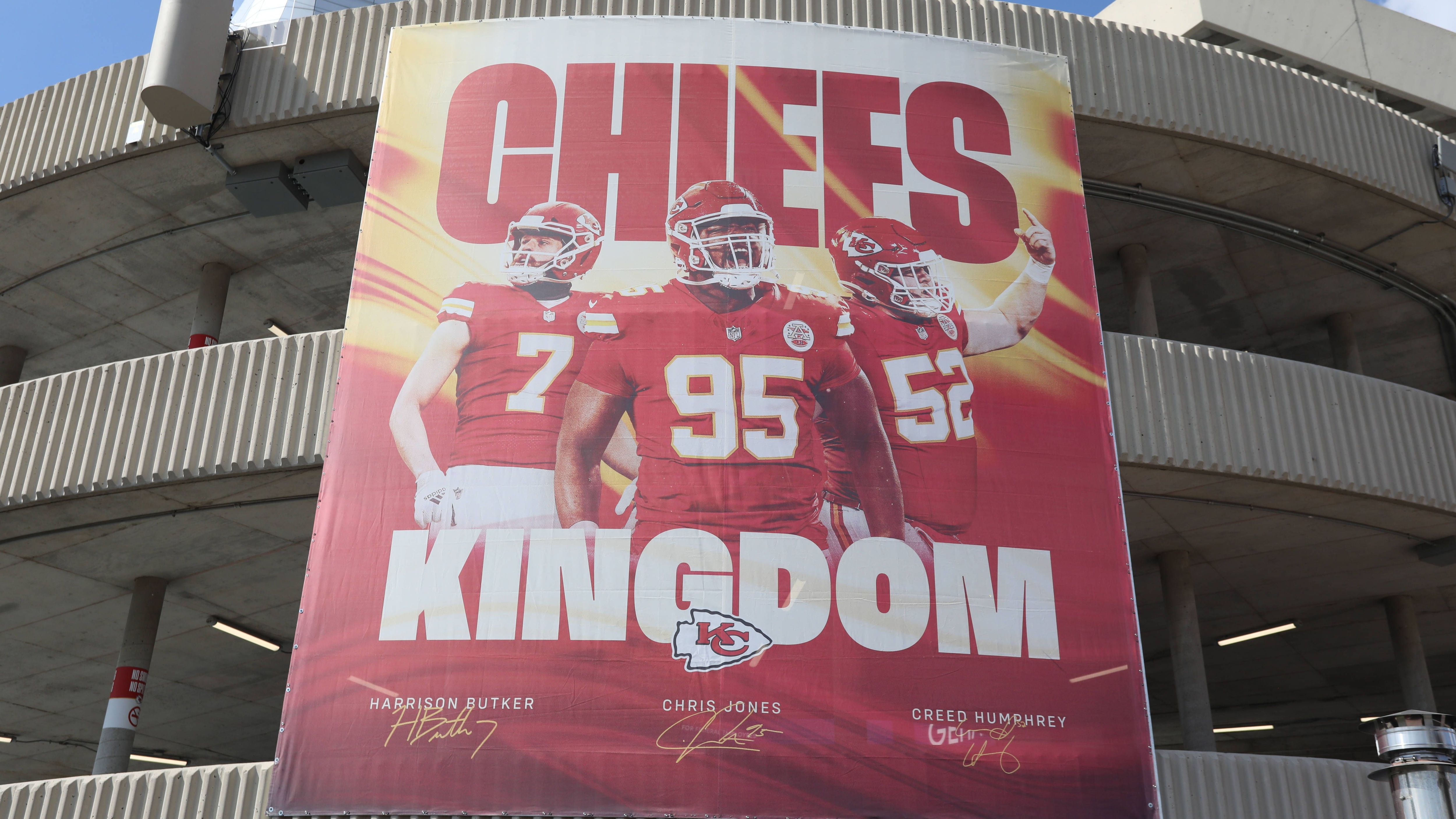 <strong>7. Platz:&nbsp;<strong>Kansas City Chiefs</strong> (Arrowhead Stadium)</strong> <br>Vier Tickets: 527,24 Dollar<br> Zwei Bier: 18 Dollar <br> Zwei Softdrinks: 10 Dollar<br> Vier Hotdogs: 20 Dollar<br> Parken: 38,74 Dollar<br> <strong>Gesamtkosten: 613,98 Dollar</strong>
