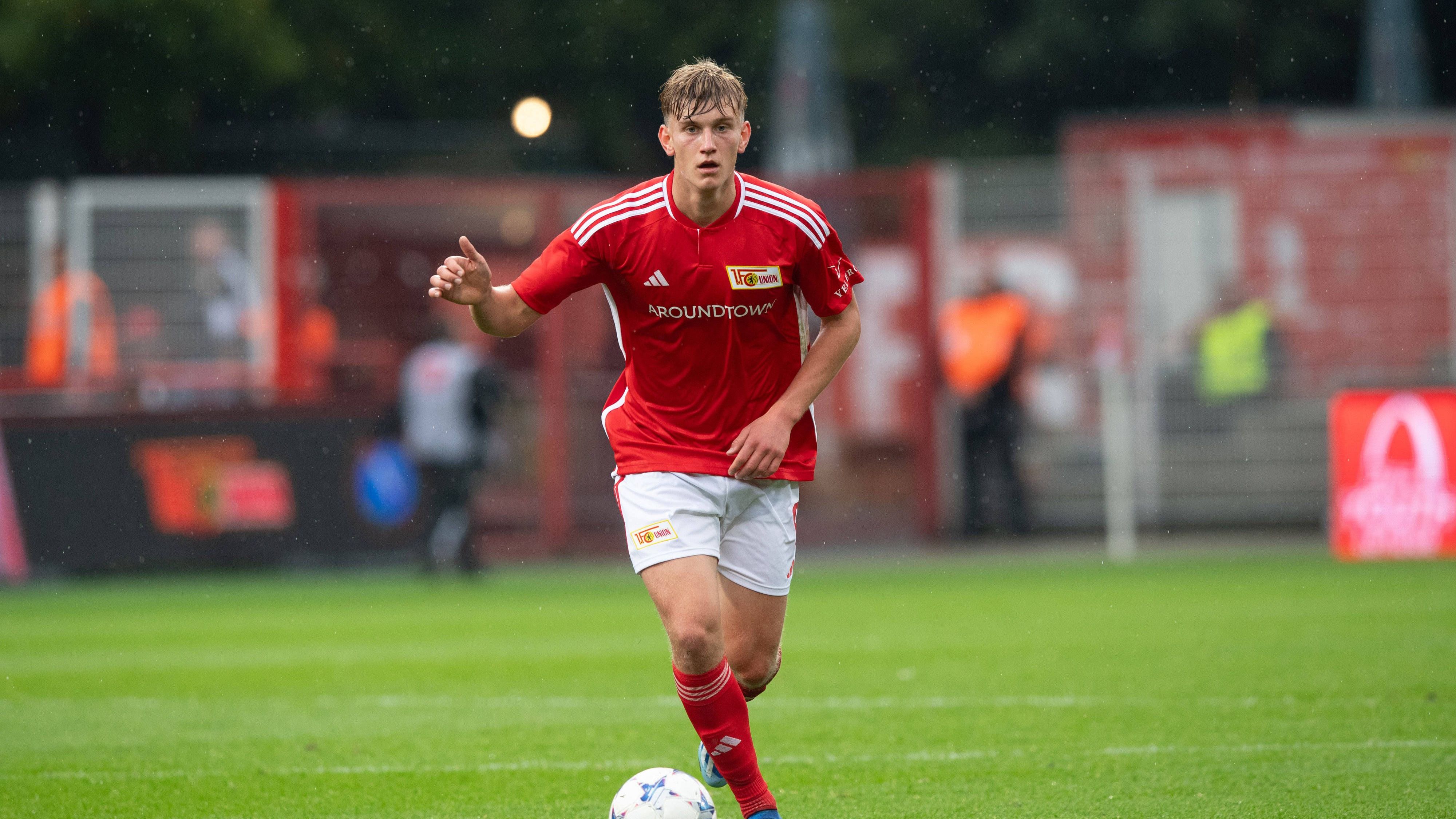 <strong>Platz 4:&nbsp;Aljoscha Kemlein (1. FC Union Berlin)</strong><br><strong>Alter beim Debüt:</strong> 19 Jahre, 18 Tage<br><strong>Begegnung:</strong> 1. FC Union Berlin - 1. FSV Mainz 05 4:1 (20. August 2023)