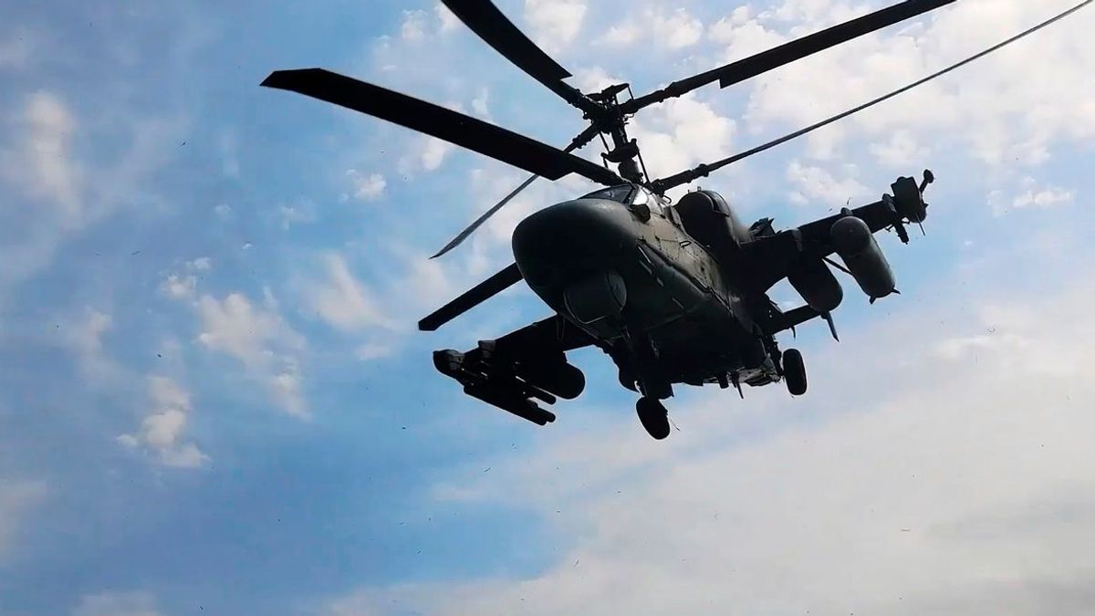 Bedrohung oder Routine? Russischer Kampfhubschrauber beim Manöver «Sapad 2025».
